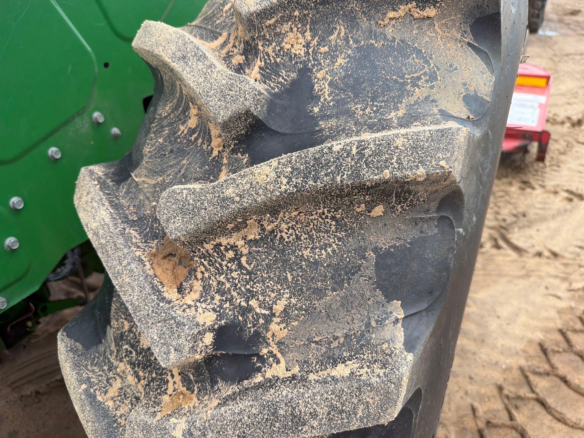 John Deere 5065E