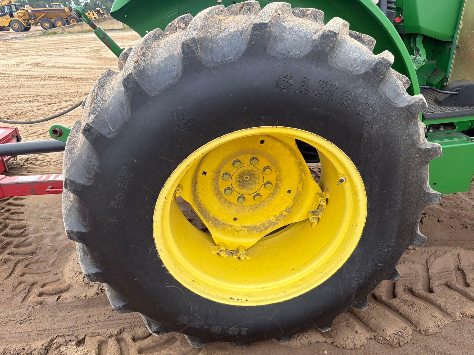John Deere 5065E