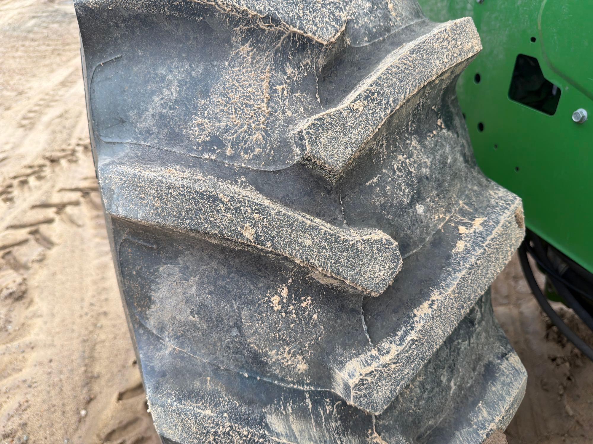 John Deere 5065E