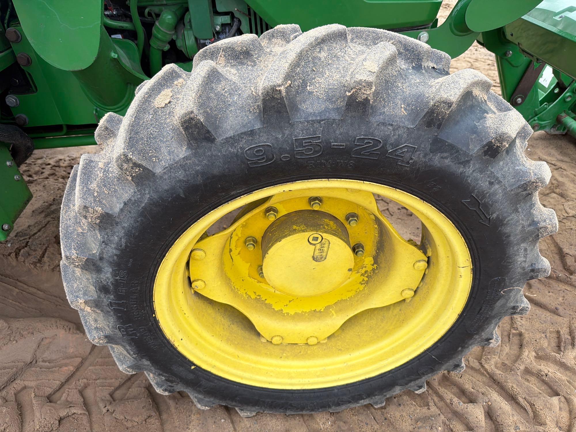 John Deere 5065E