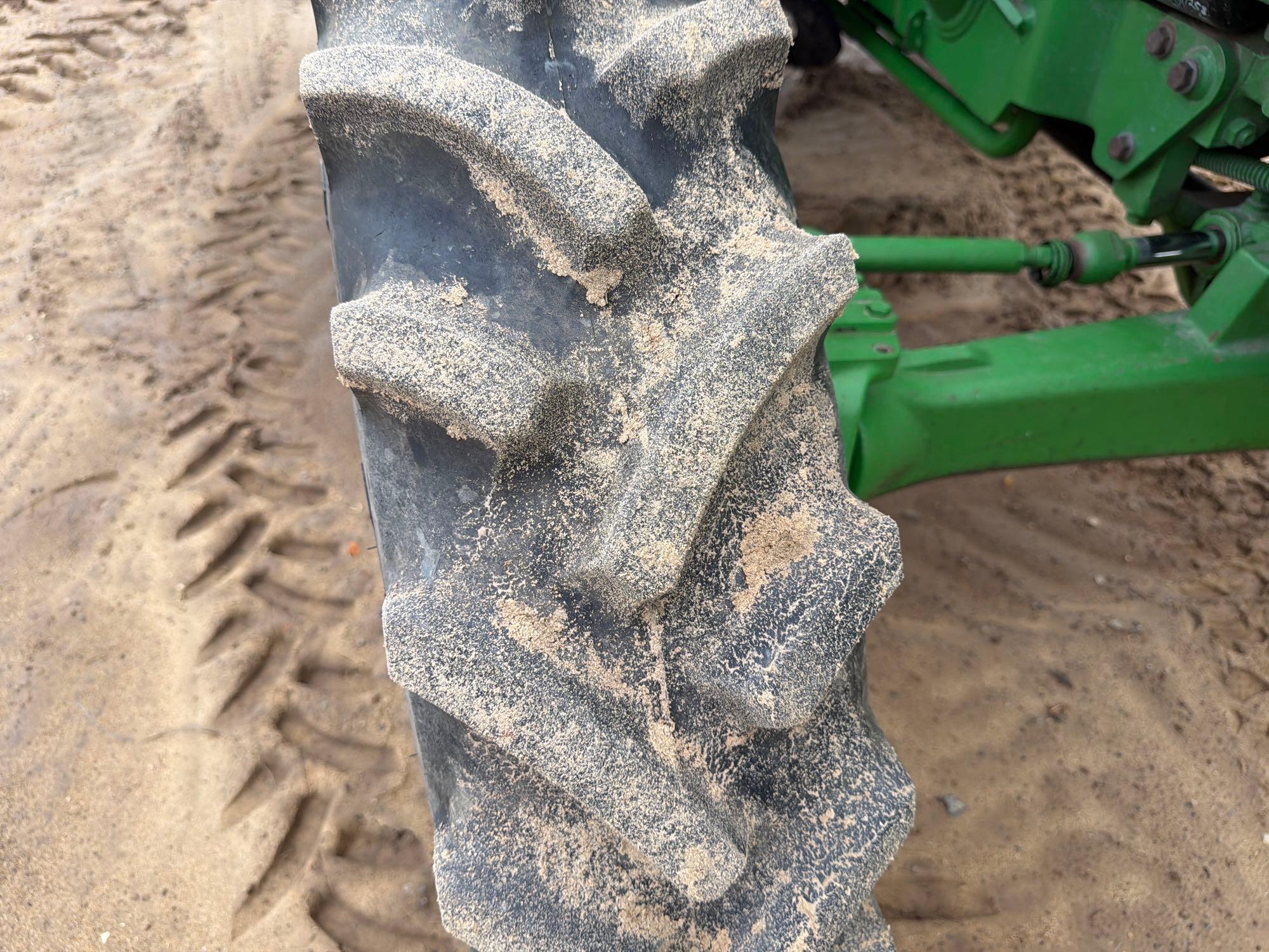 John Deere 5065E