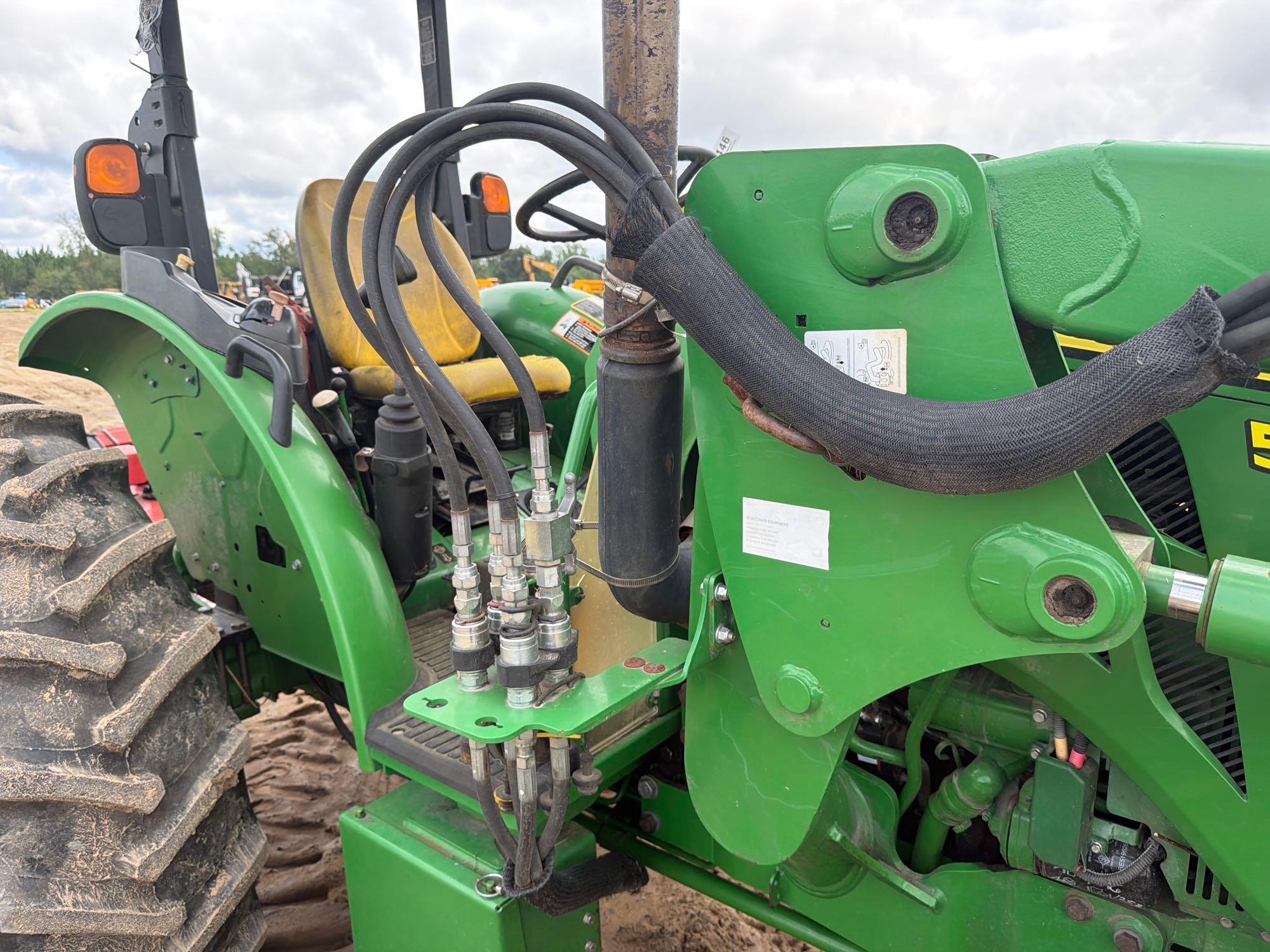 John Deere 5065E