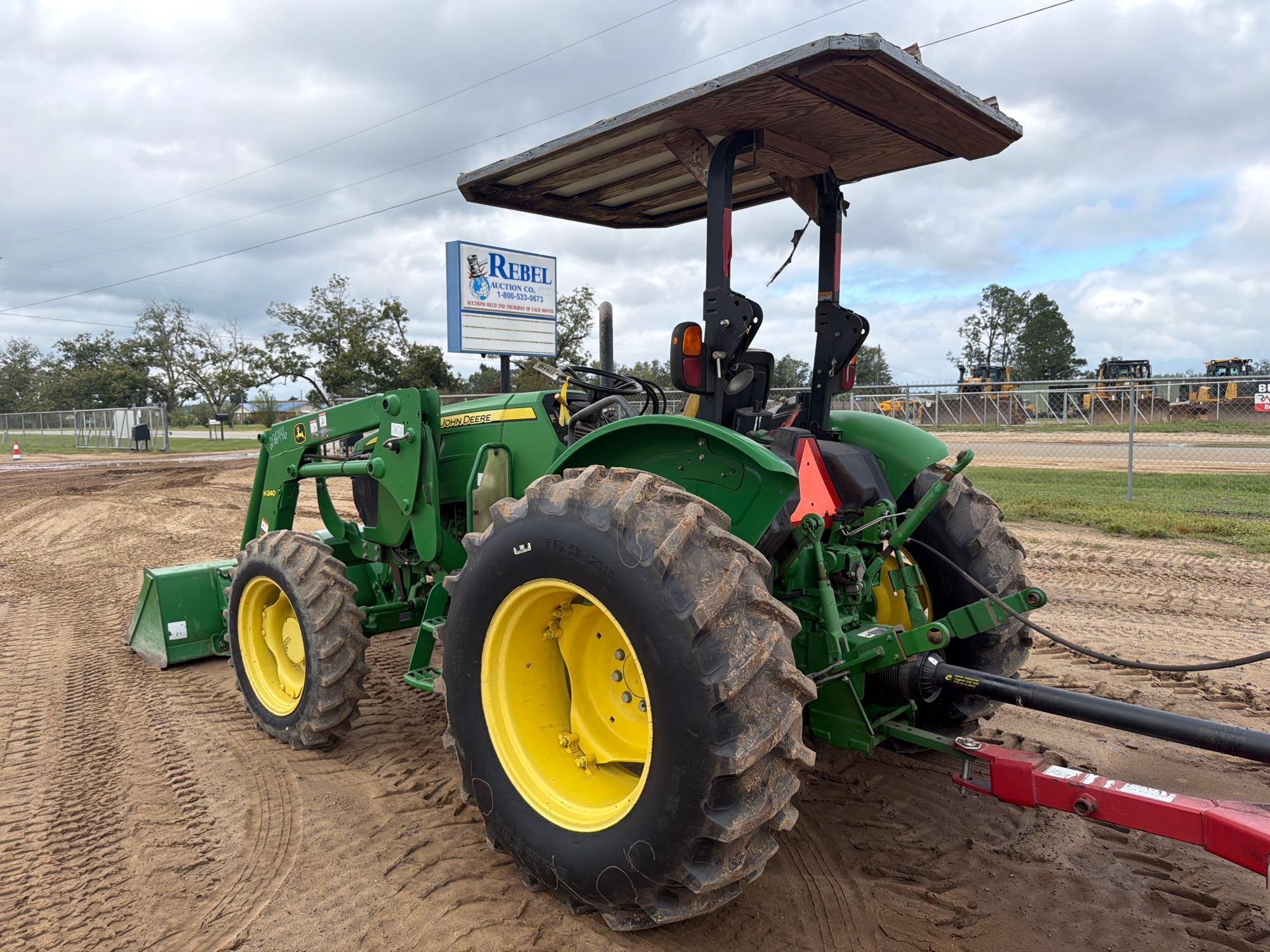 John Deere 5065E