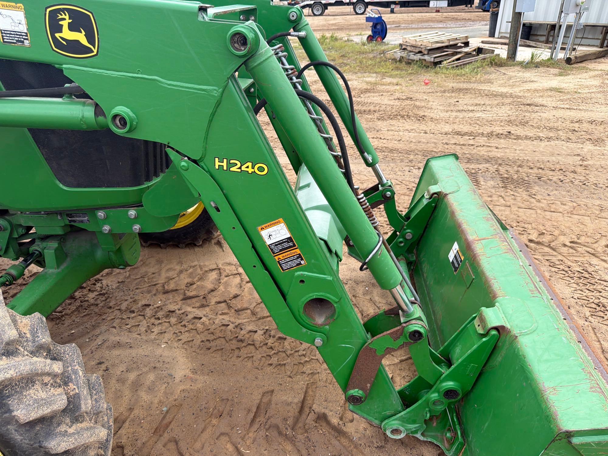 John Deere 5065E
