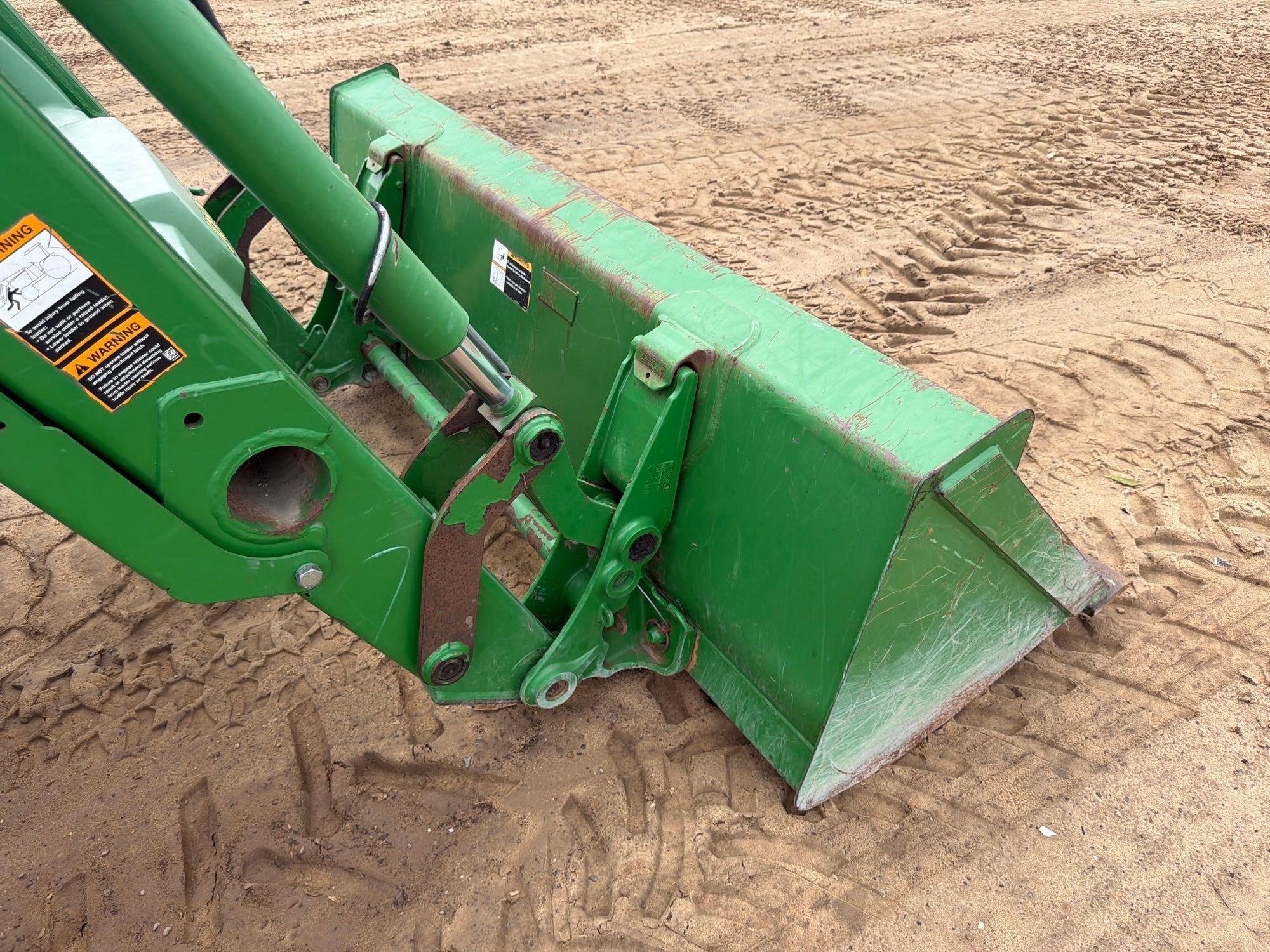 John Deere 5065E
