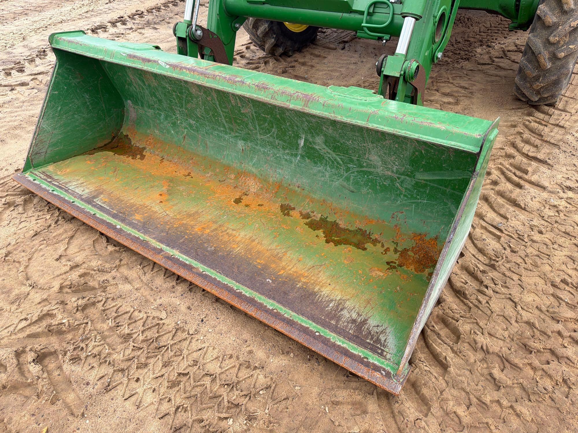 John Deere 5065E