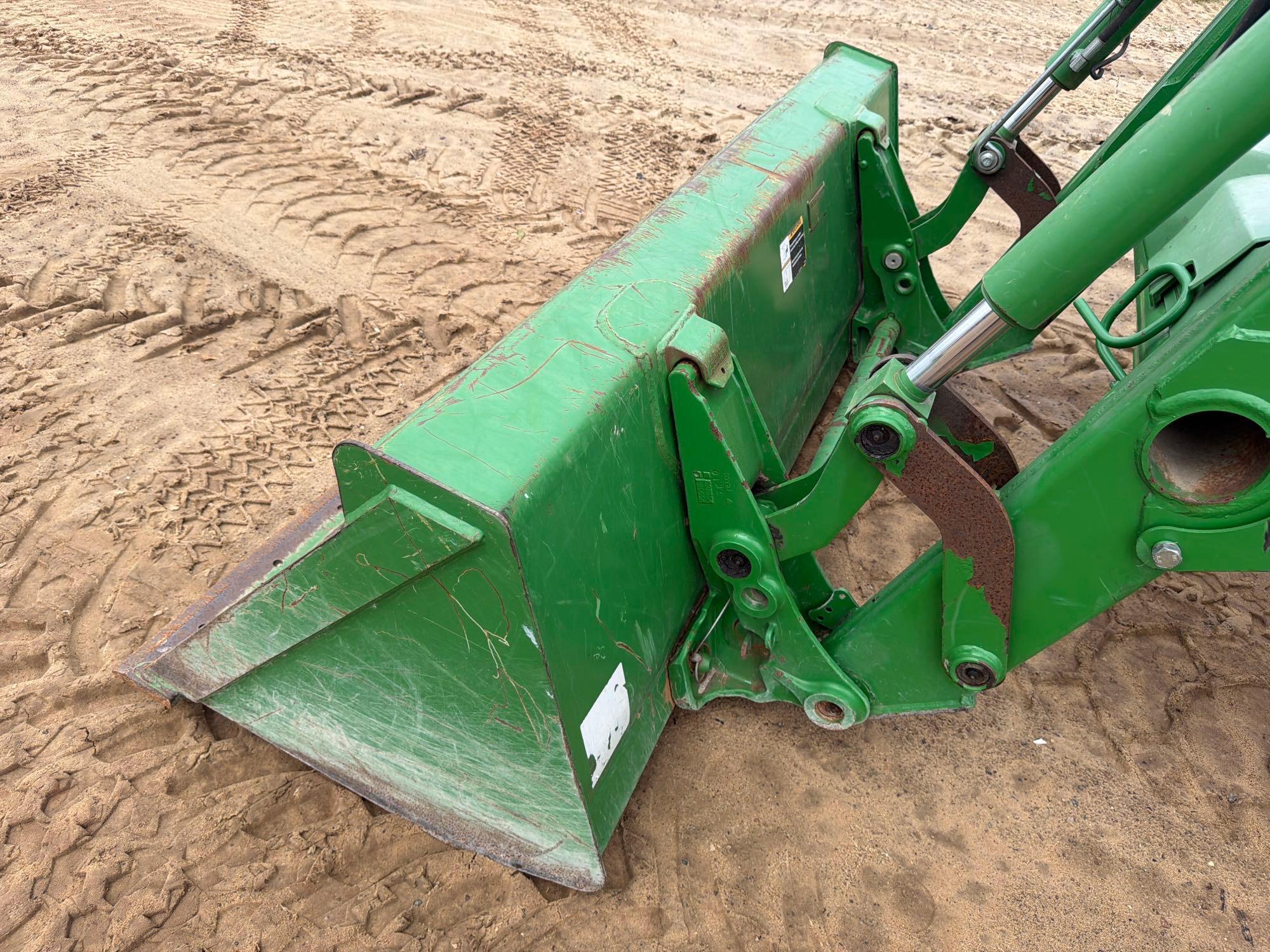 John Deere 5065E