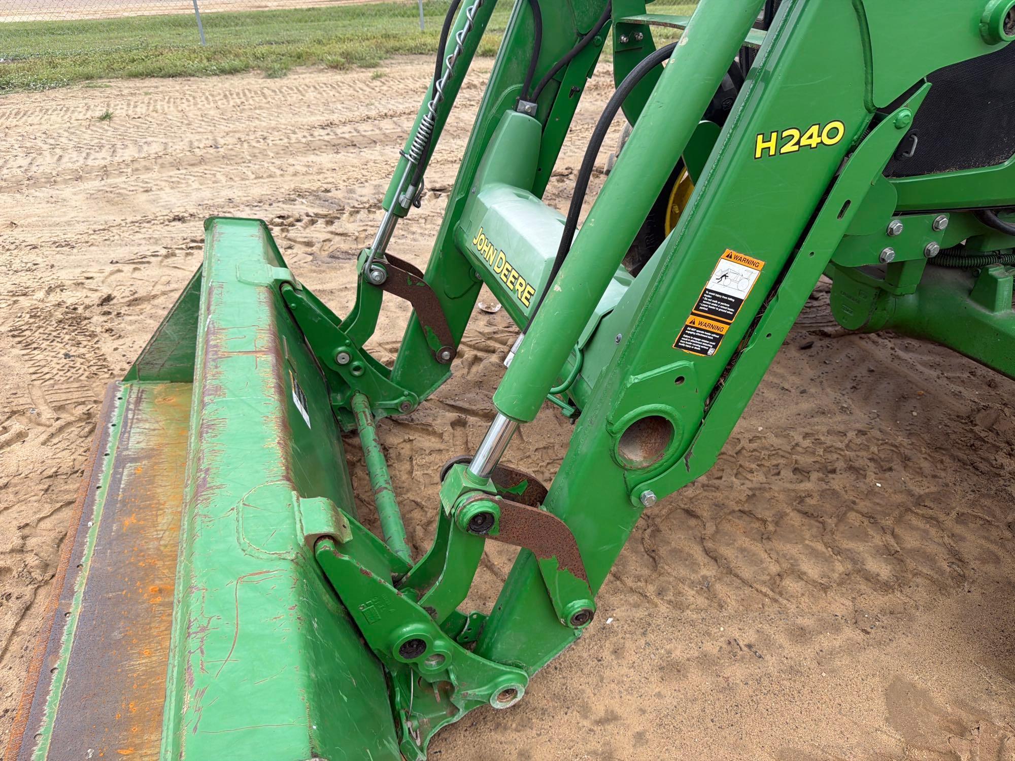 John Deere 5065E