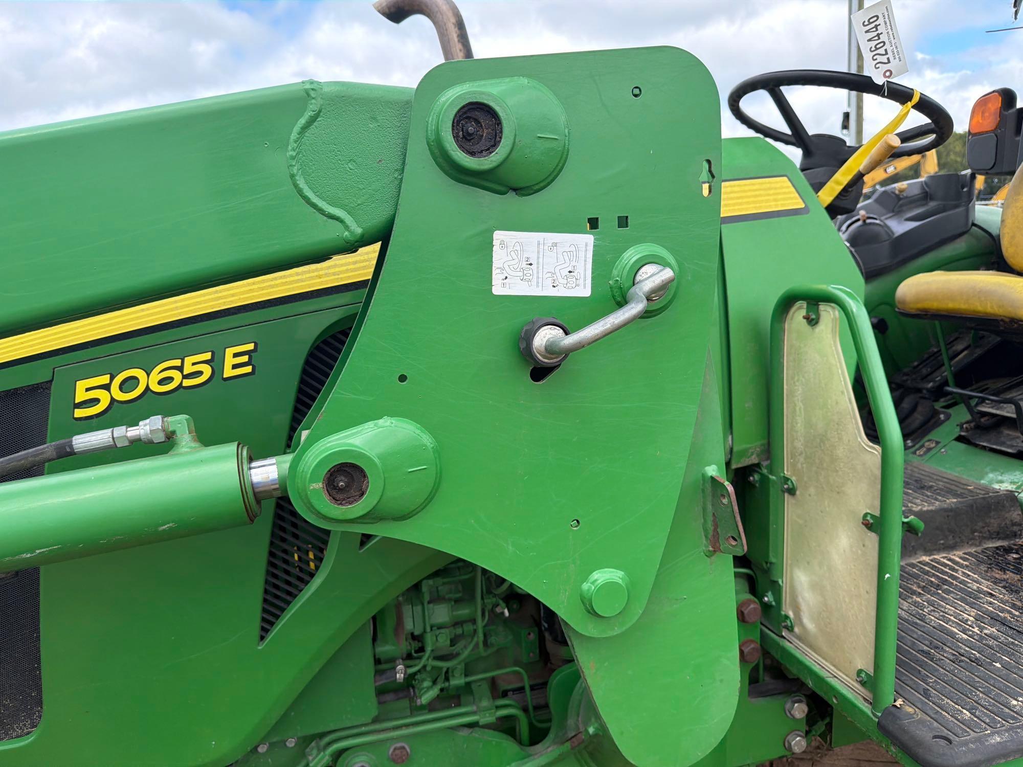 John Deere 5065E