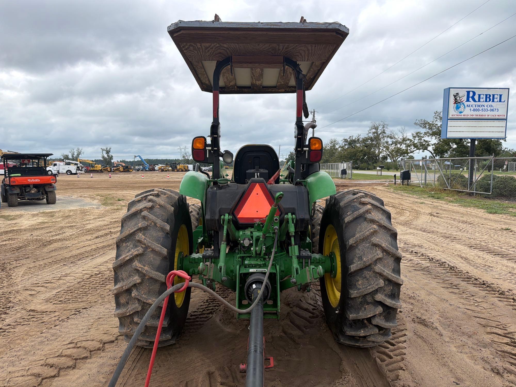 John Deere 5065E