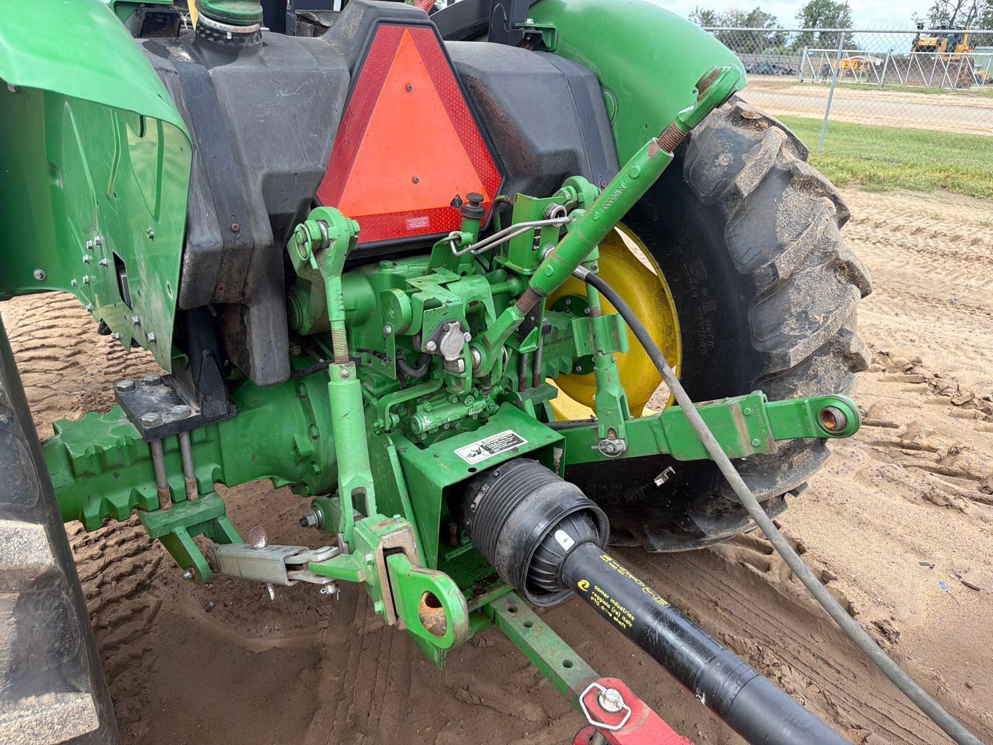 John Deere 5065E