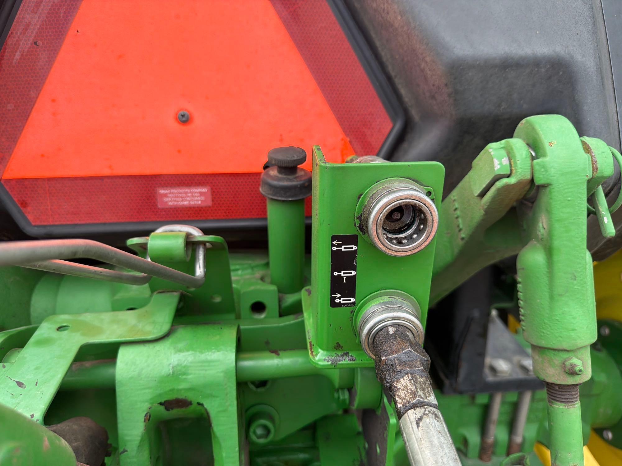 John Deere 5065E