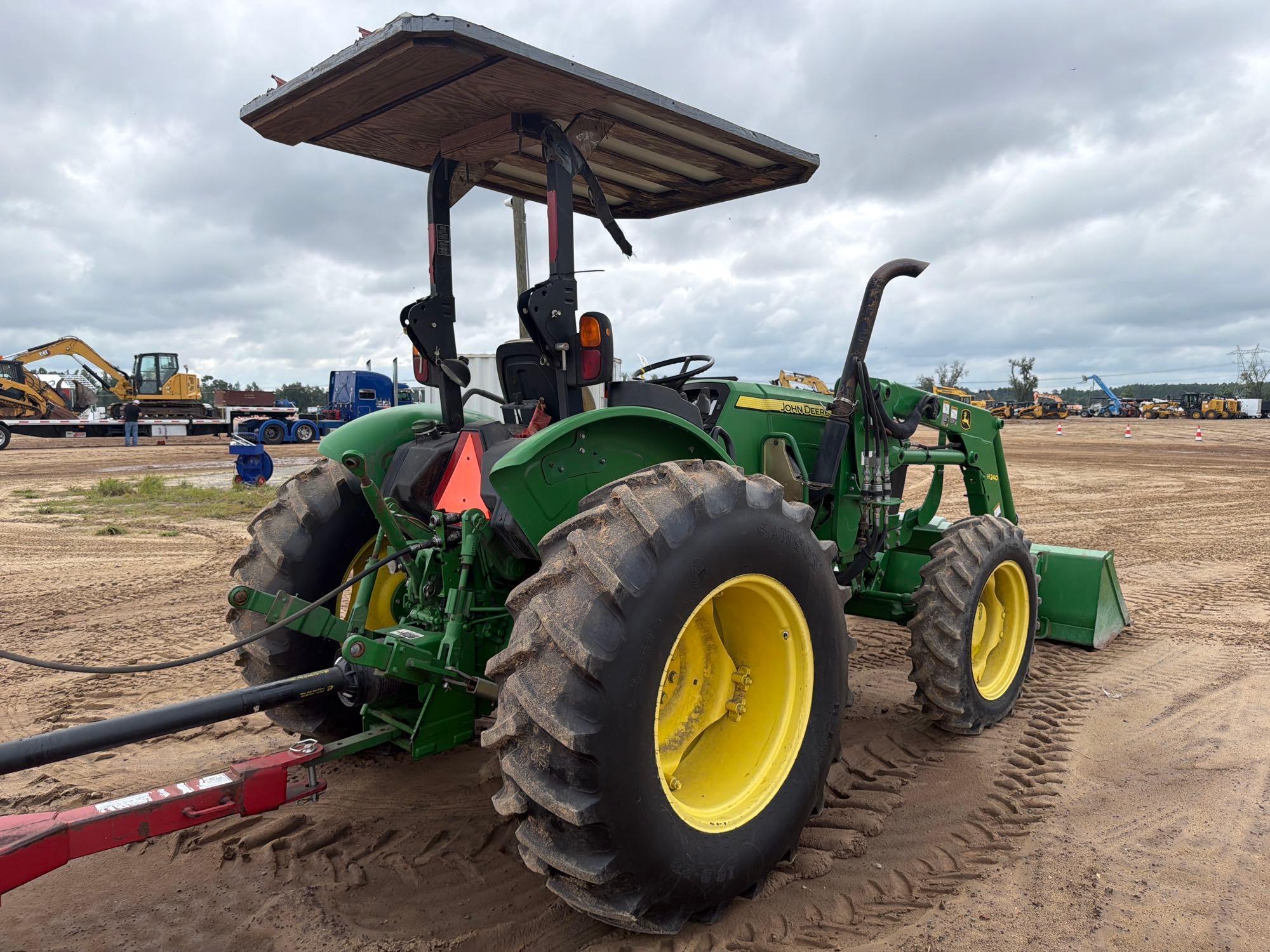John Deere 5065E
