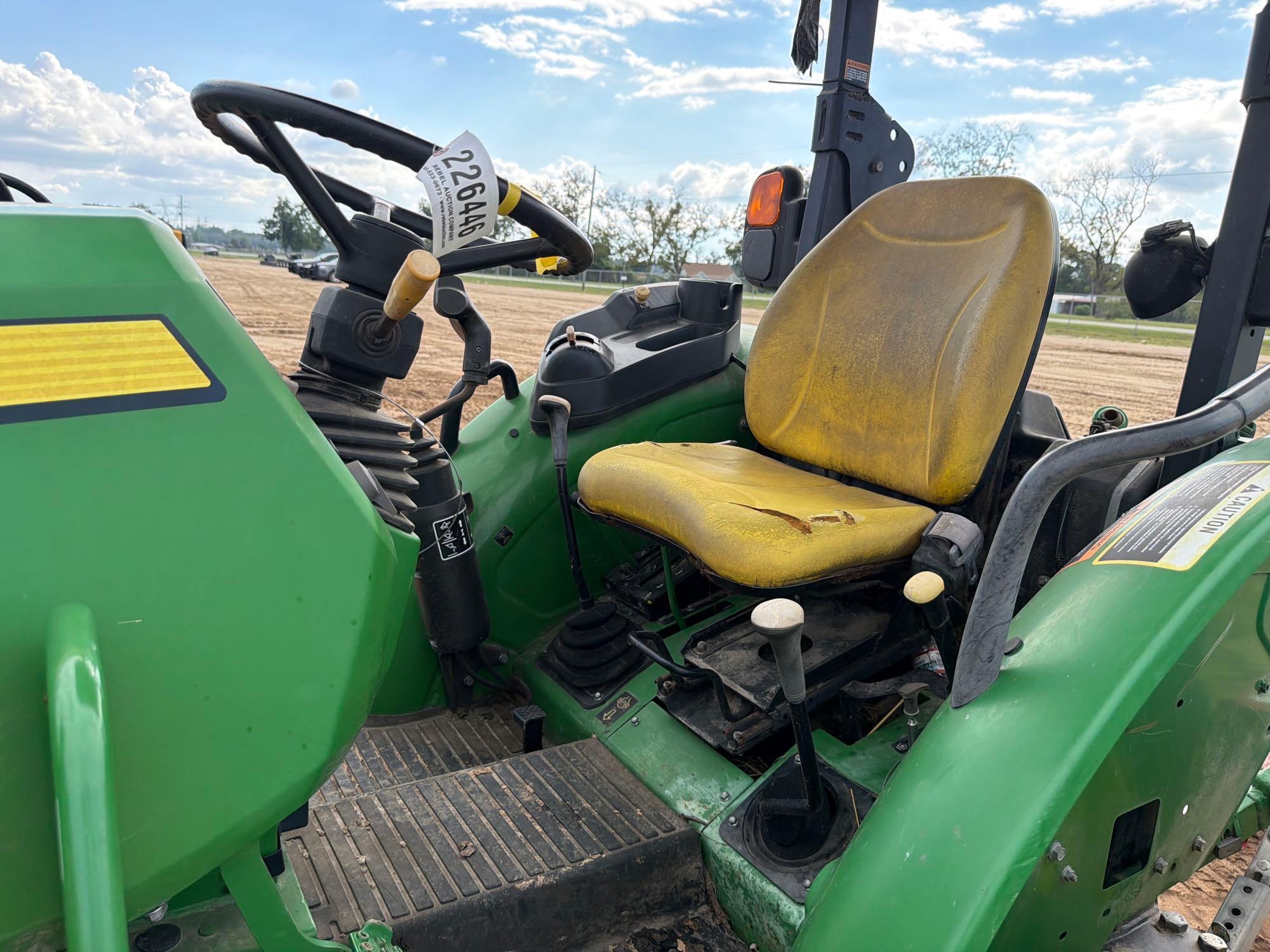John Deere 5065E
