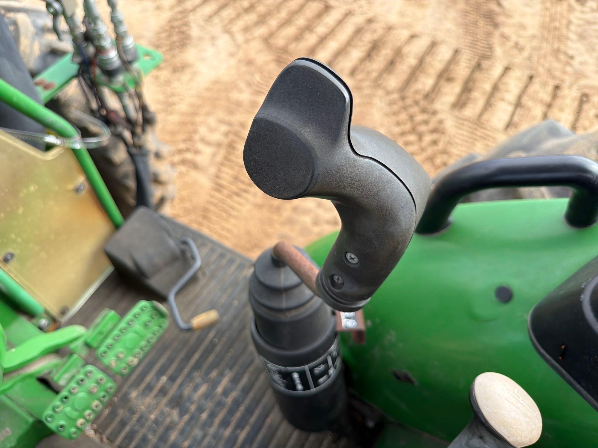 John Deere 5065E