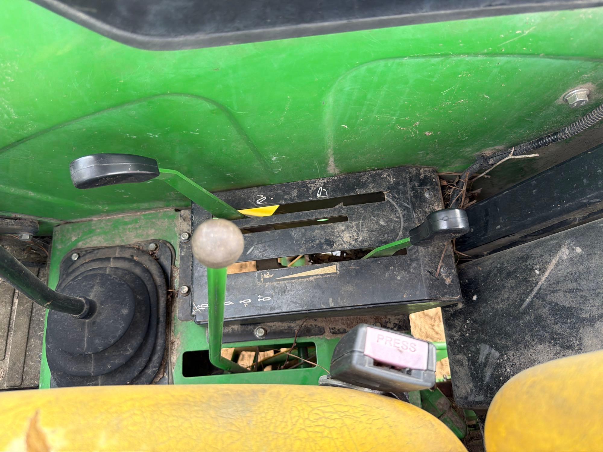 John Deere 5065E