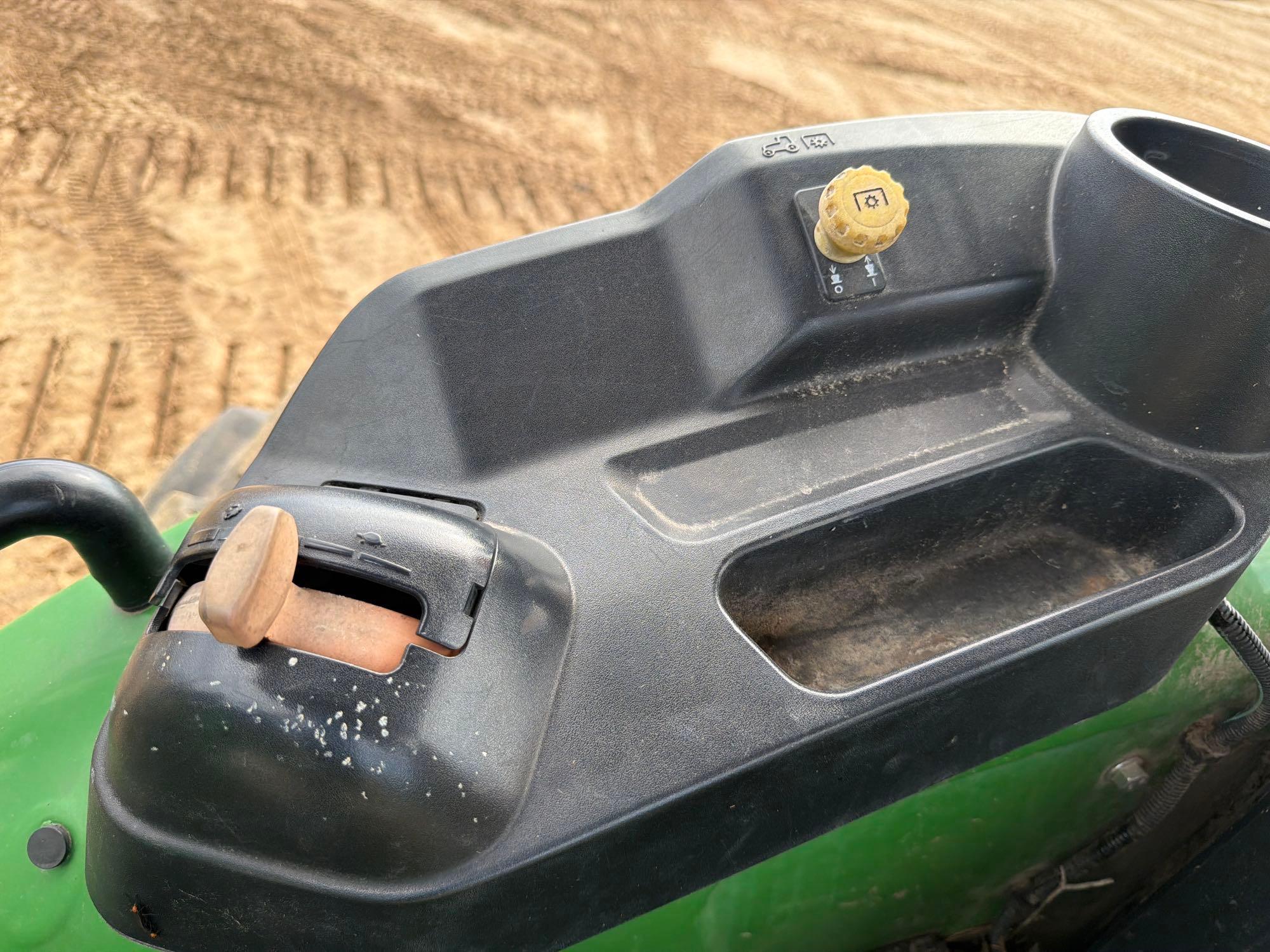 John Deere 5065E