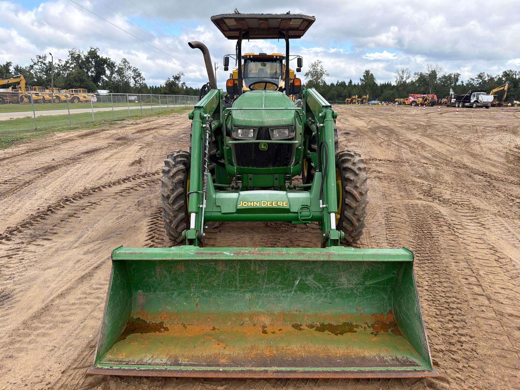 John Deere 5065E