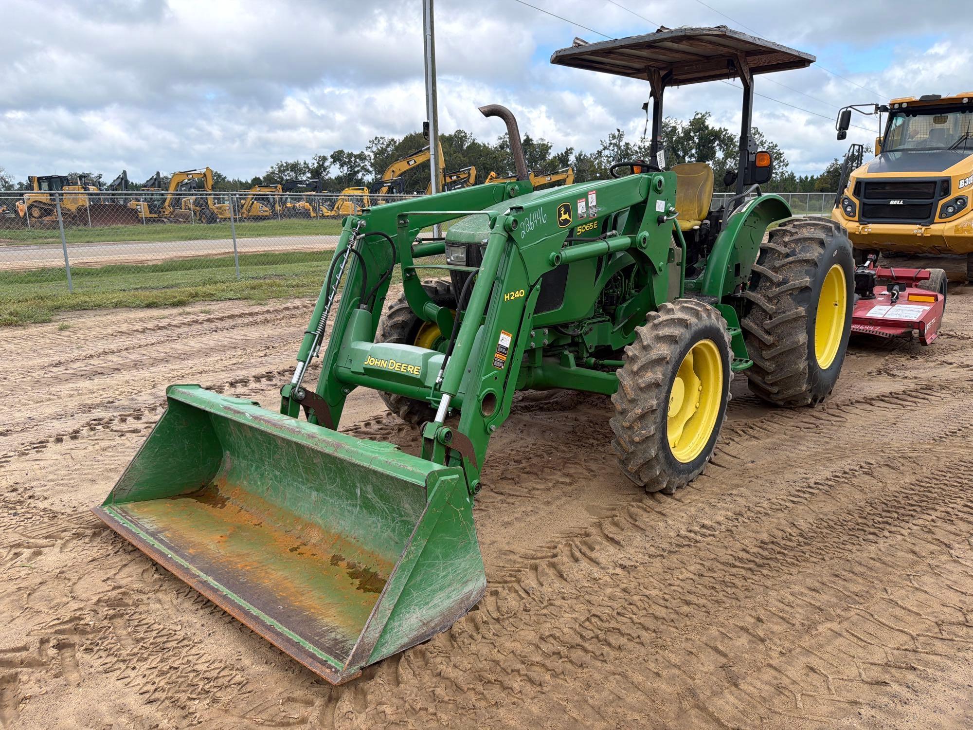 John Deere 5065E