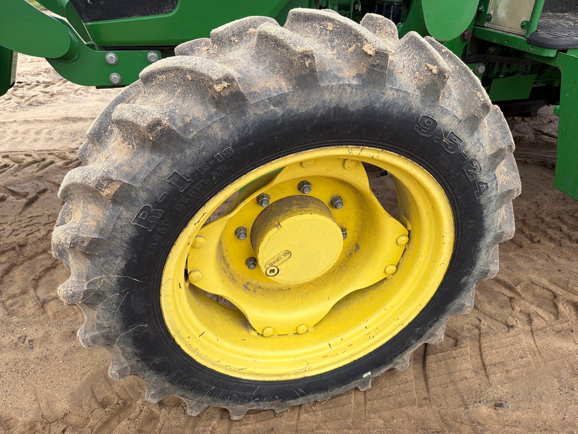 John Deere 5065E