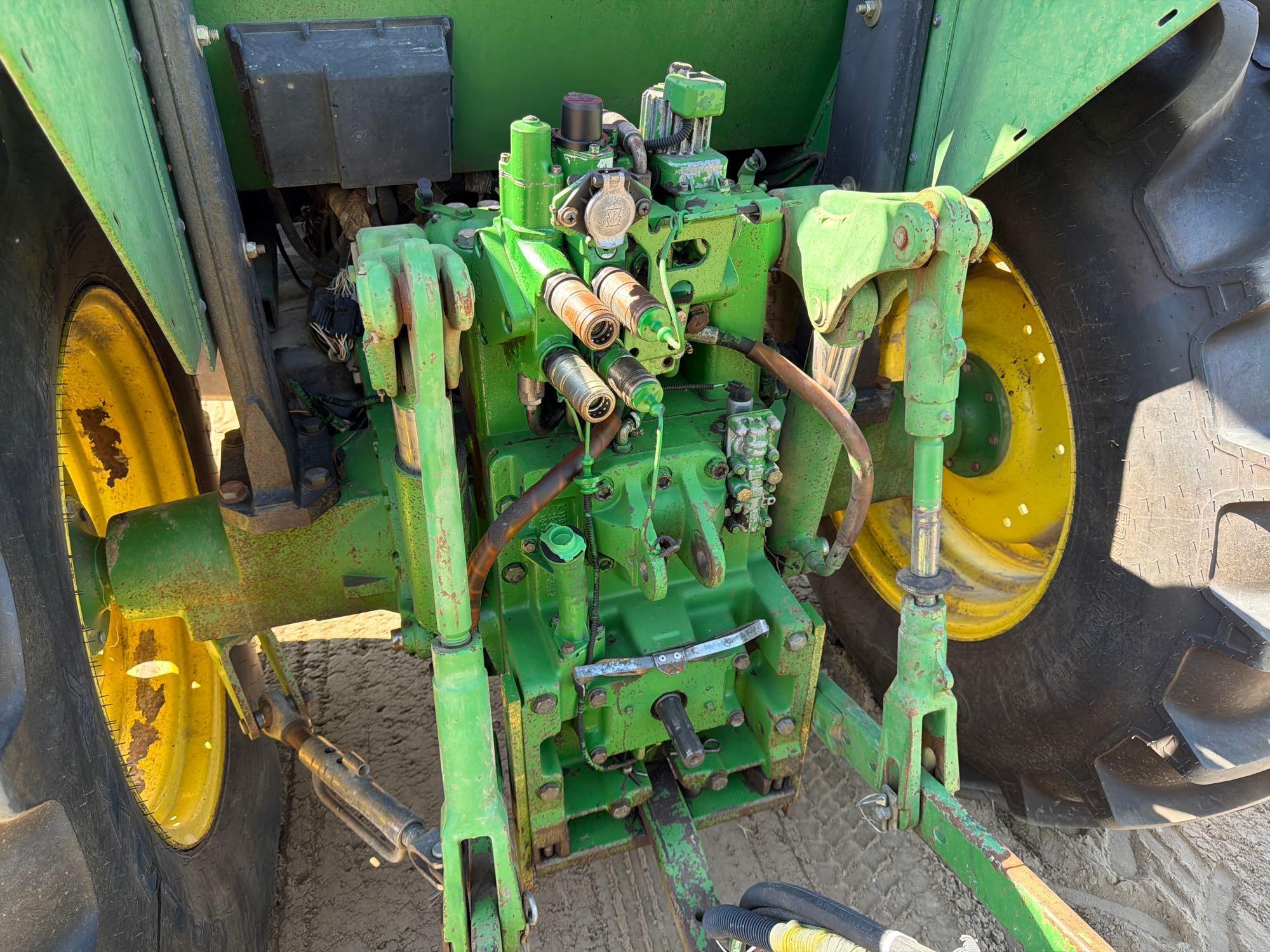2004 John Deere 6215