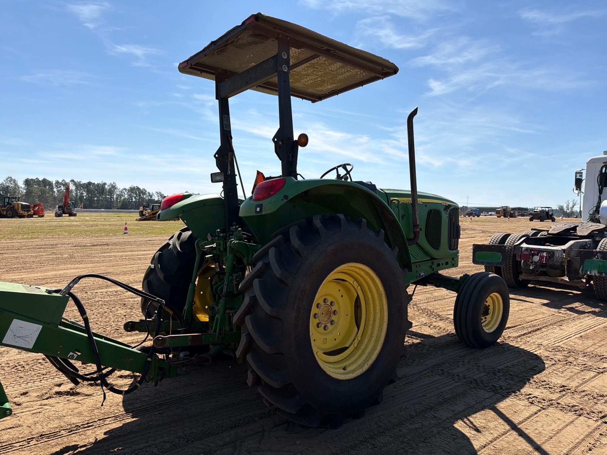 2004 John Deere 6215