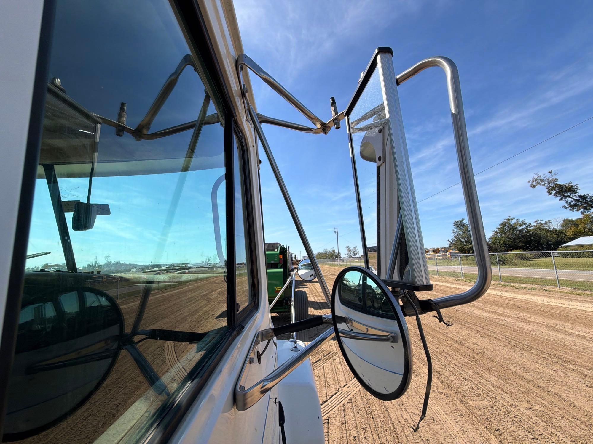 2001 Mack 613