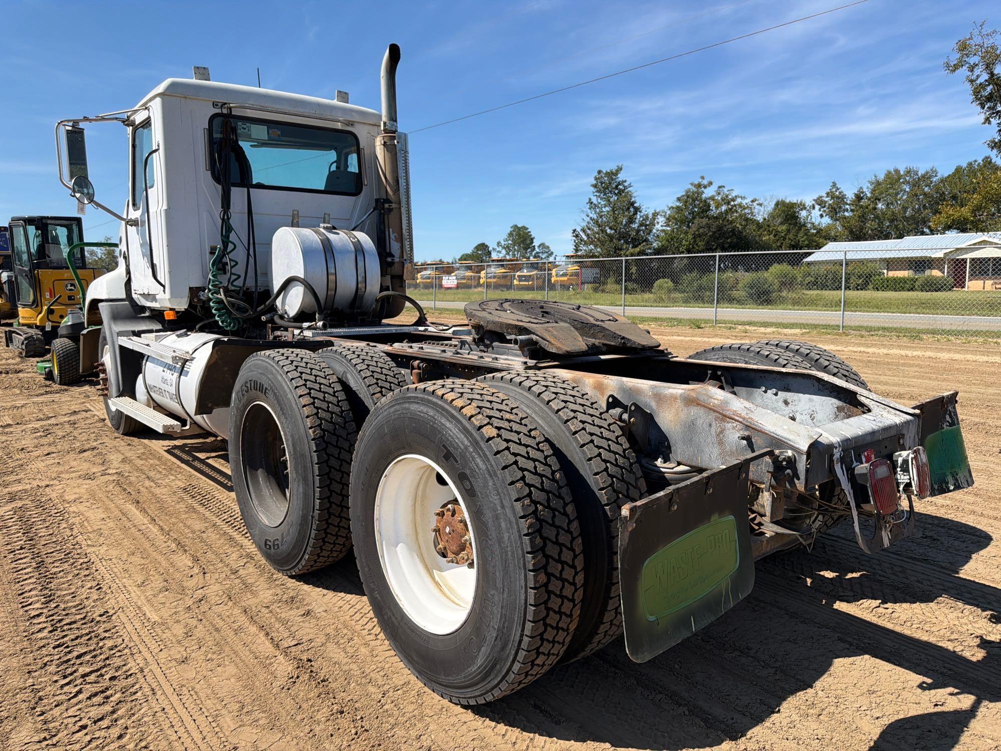 2006 Mack 613