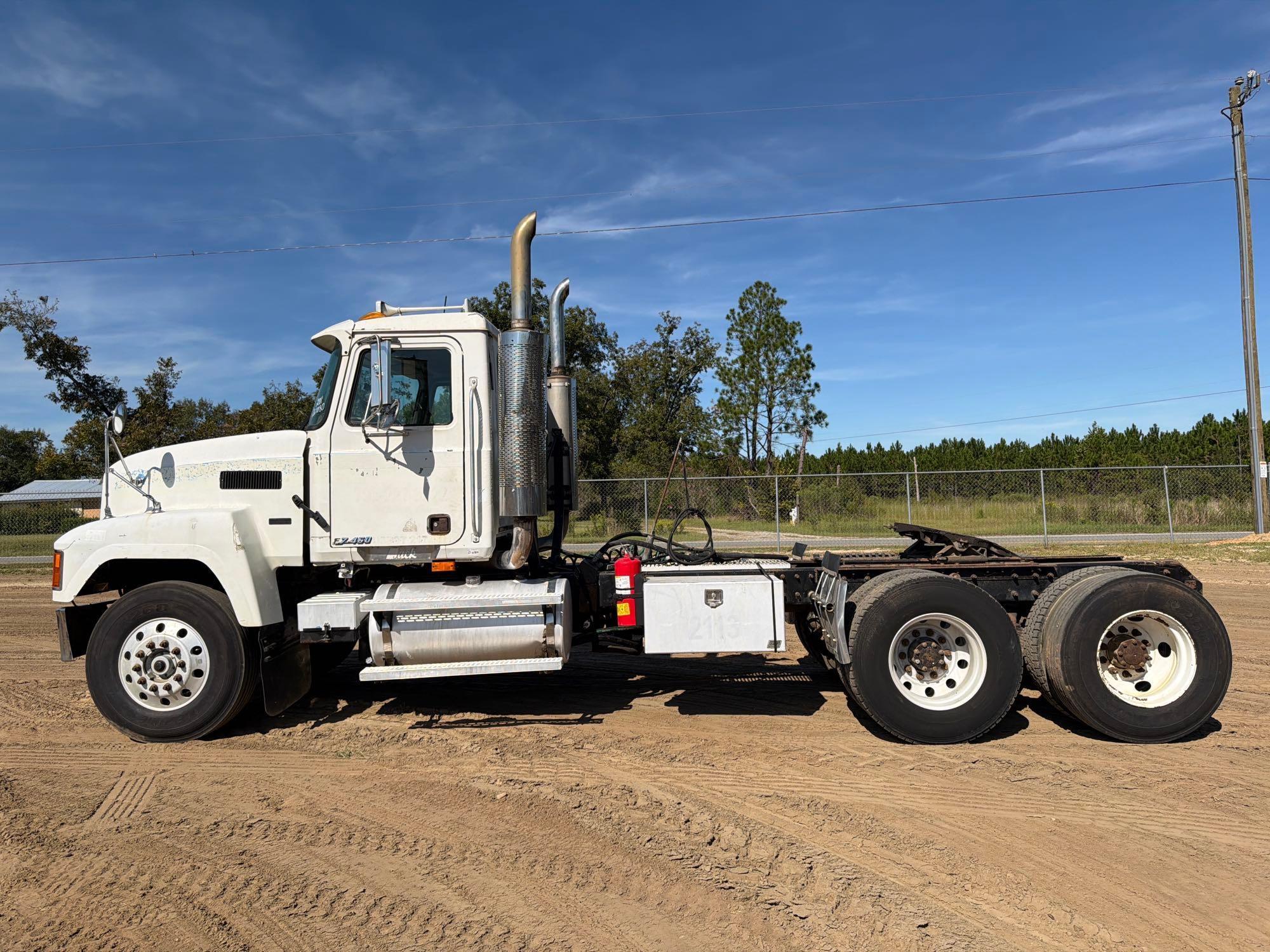 Photo of 2001 Mack 613