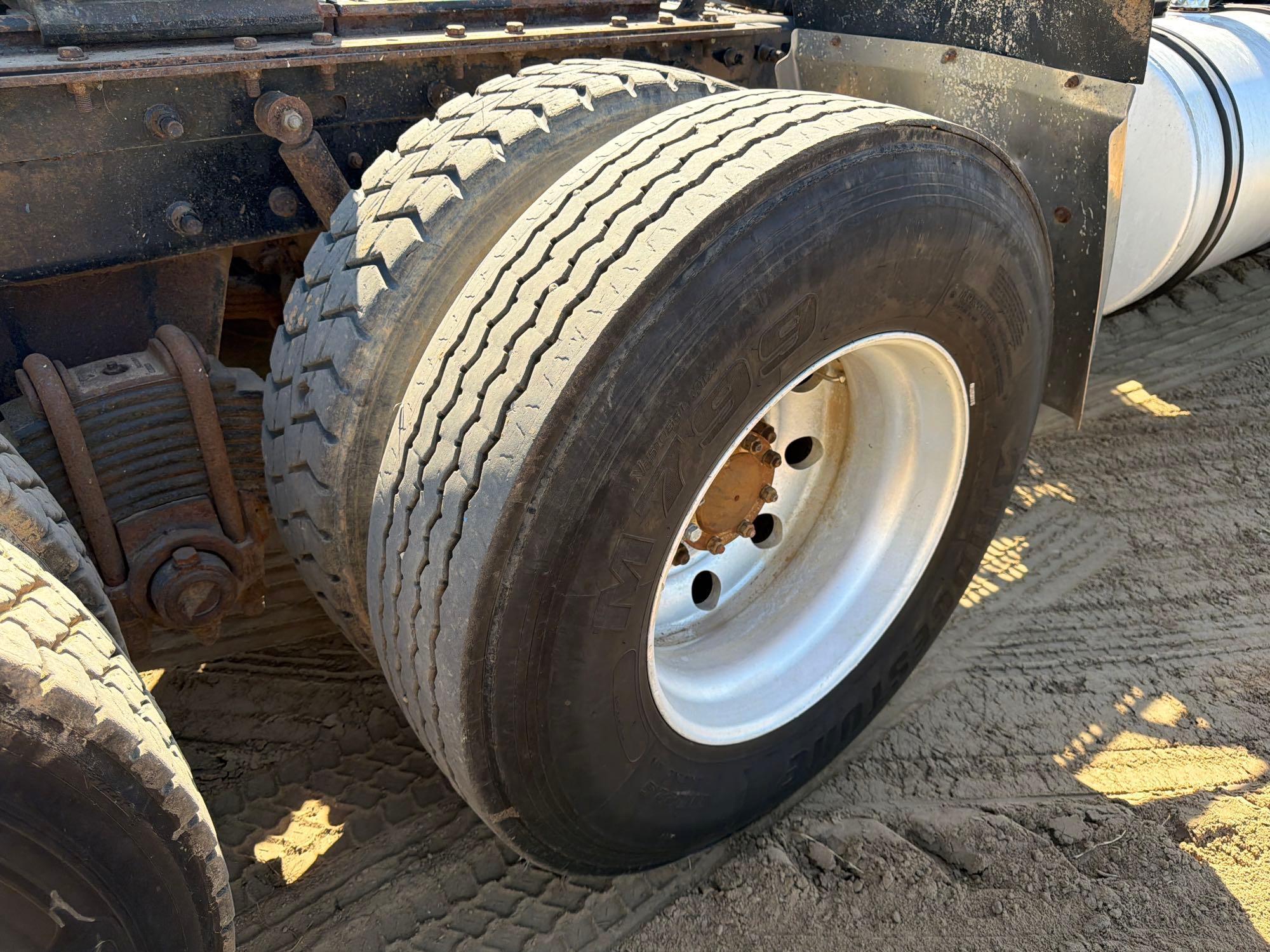 2001 Mack 613