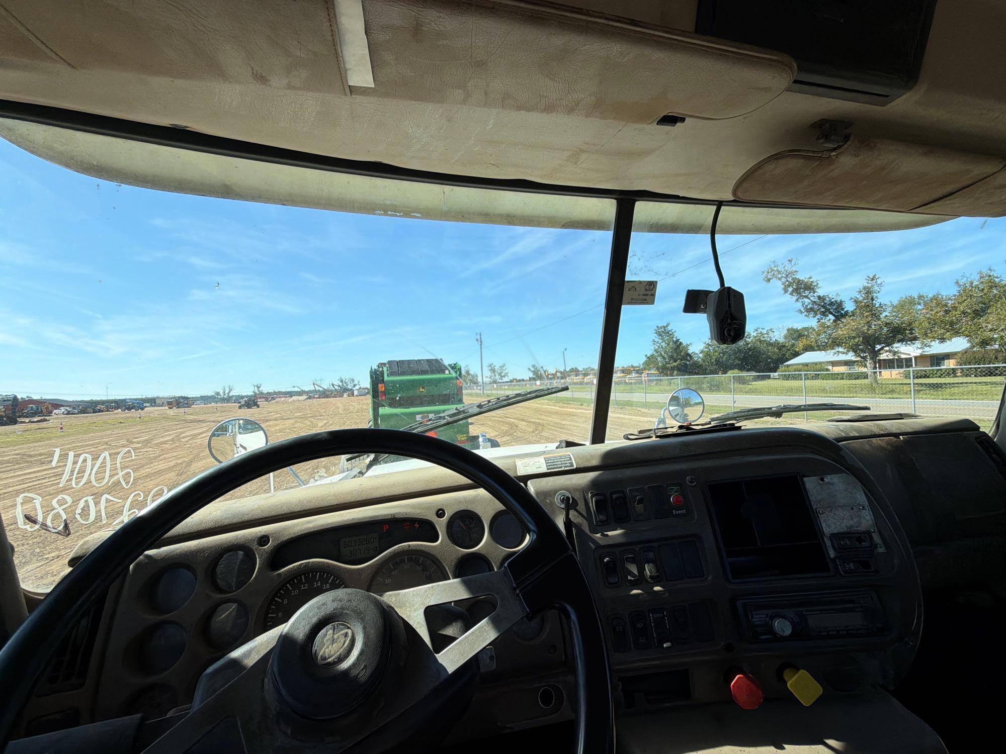 2001 Mack 613