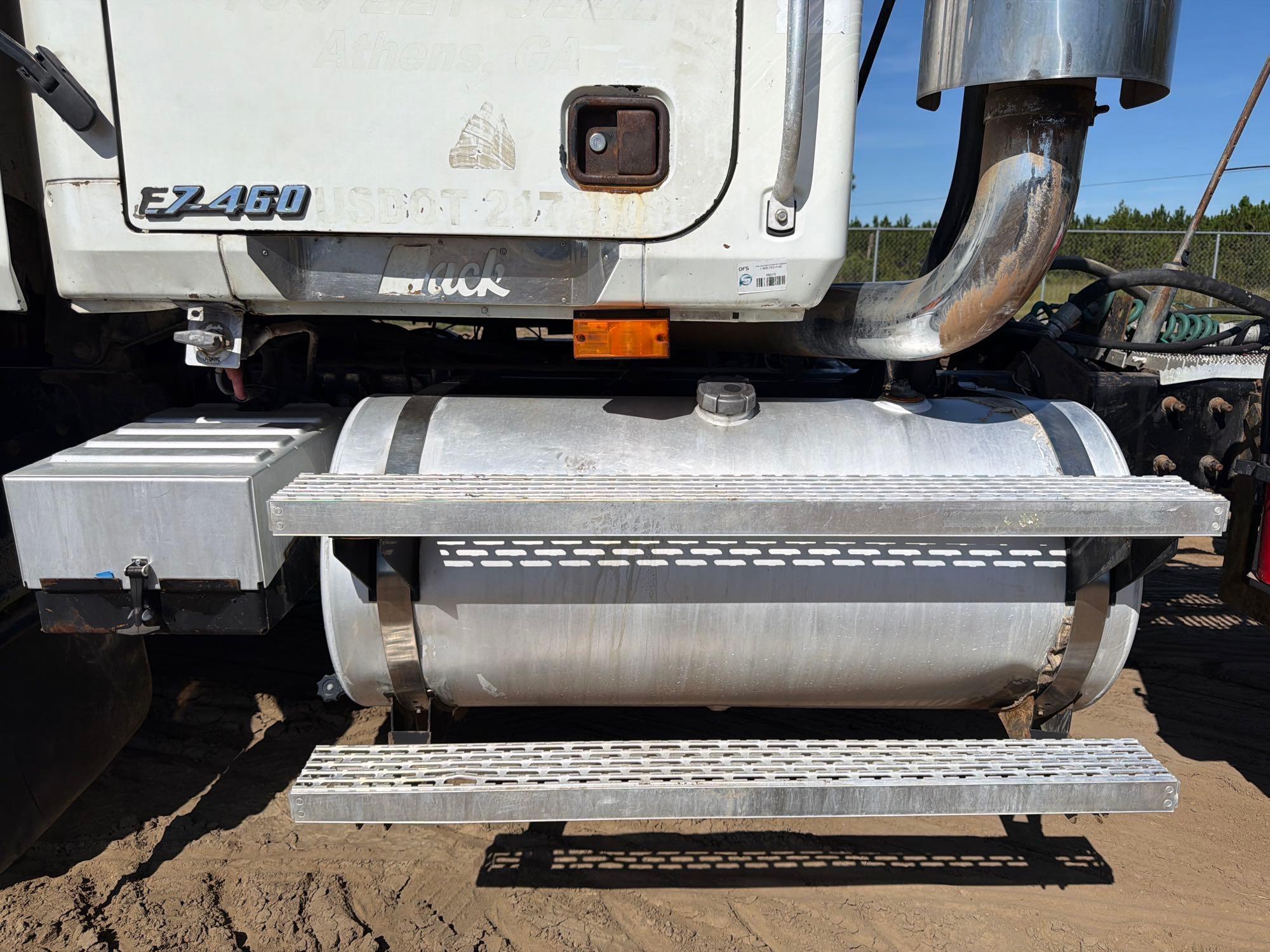2001 Mack 613