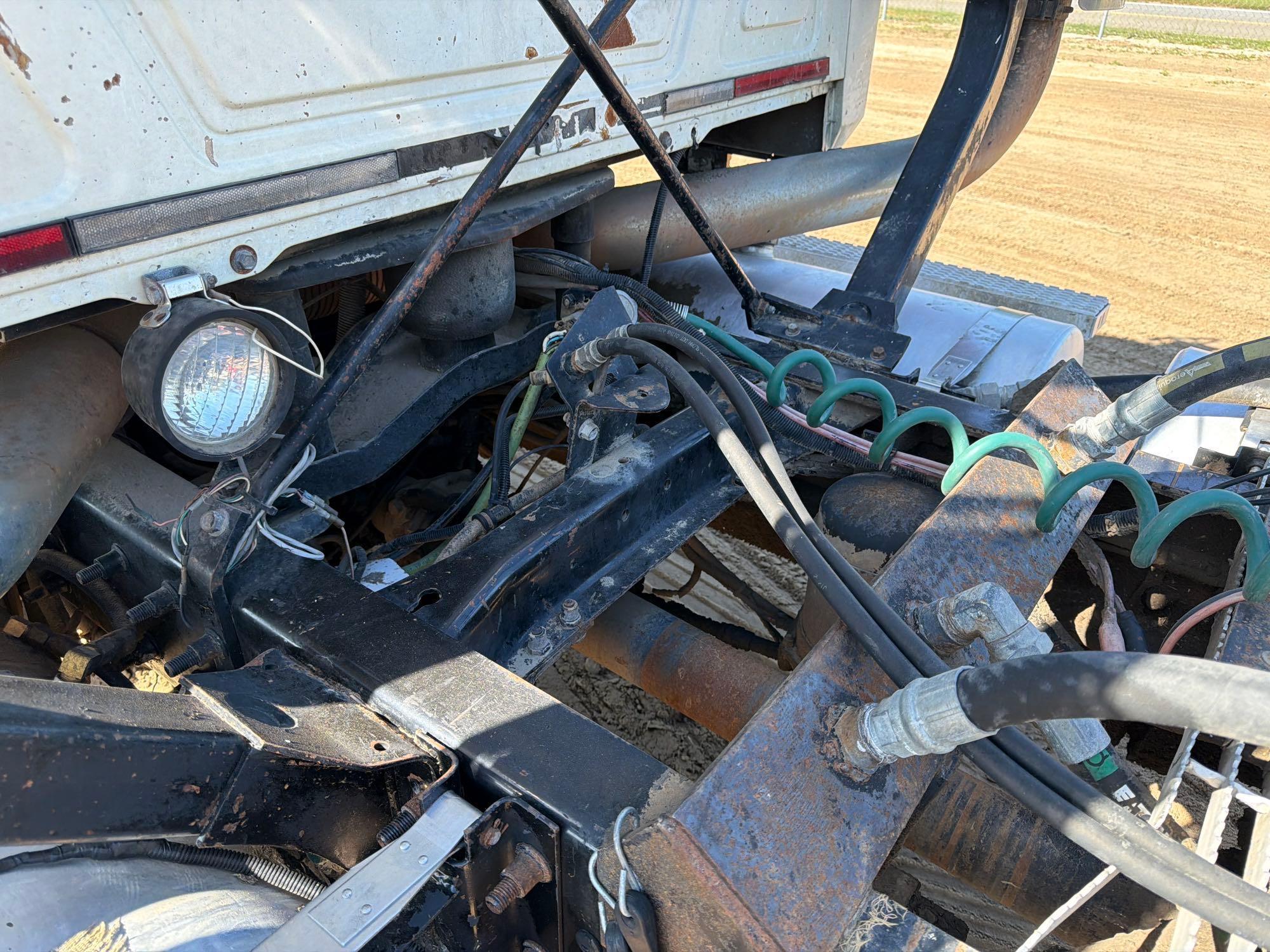 2001 Mack 613