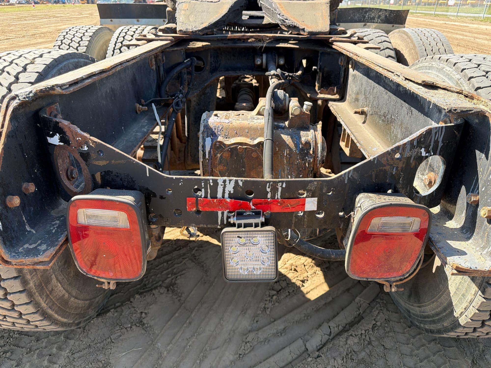 2001 Mack 613