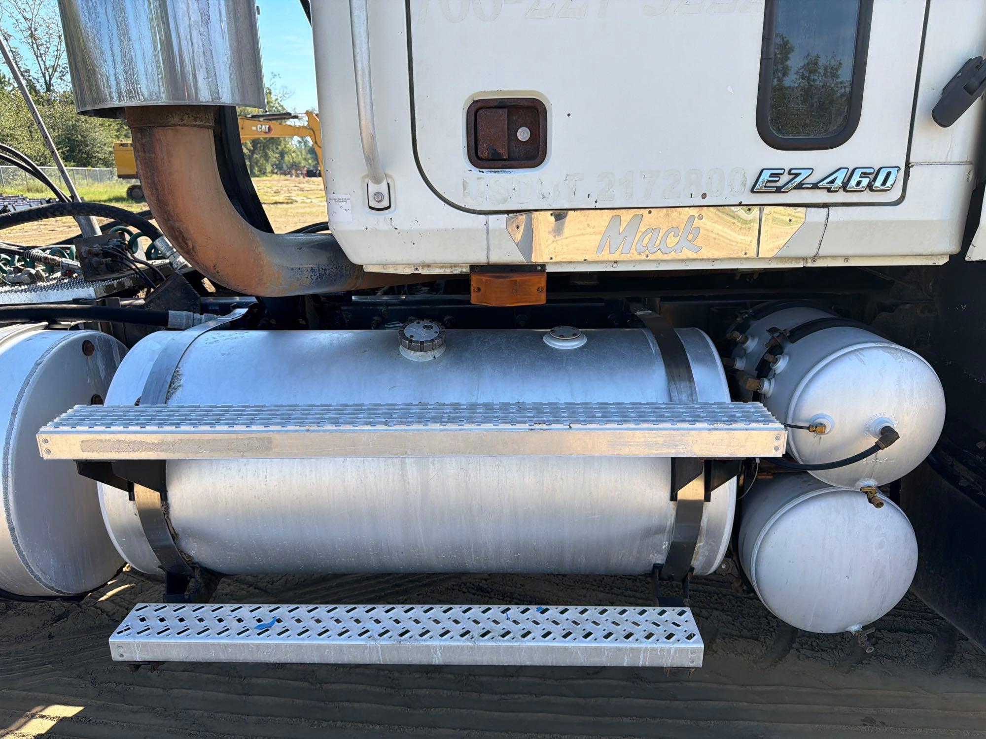 2001 Mack 613