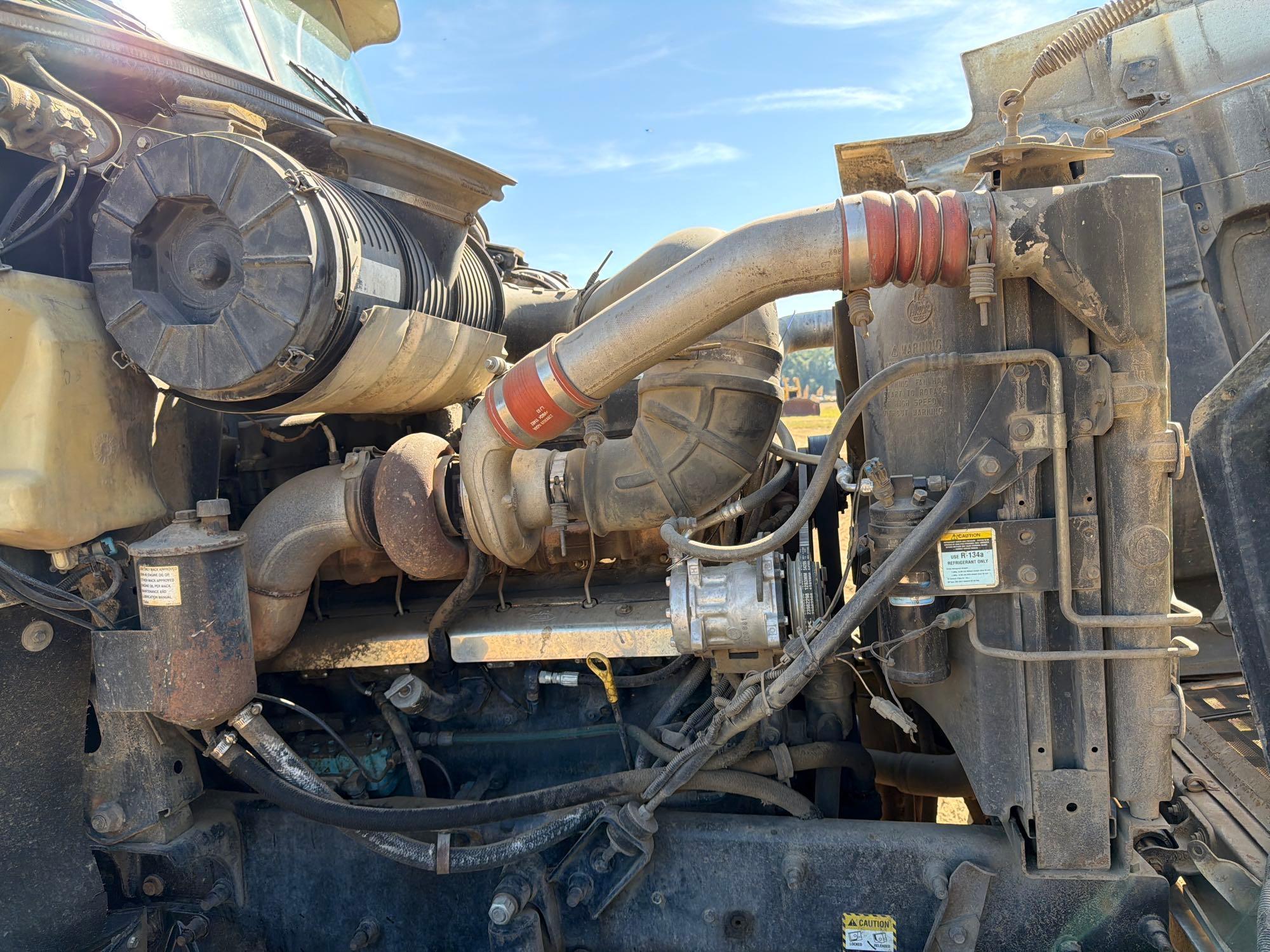 2001 Mack 613