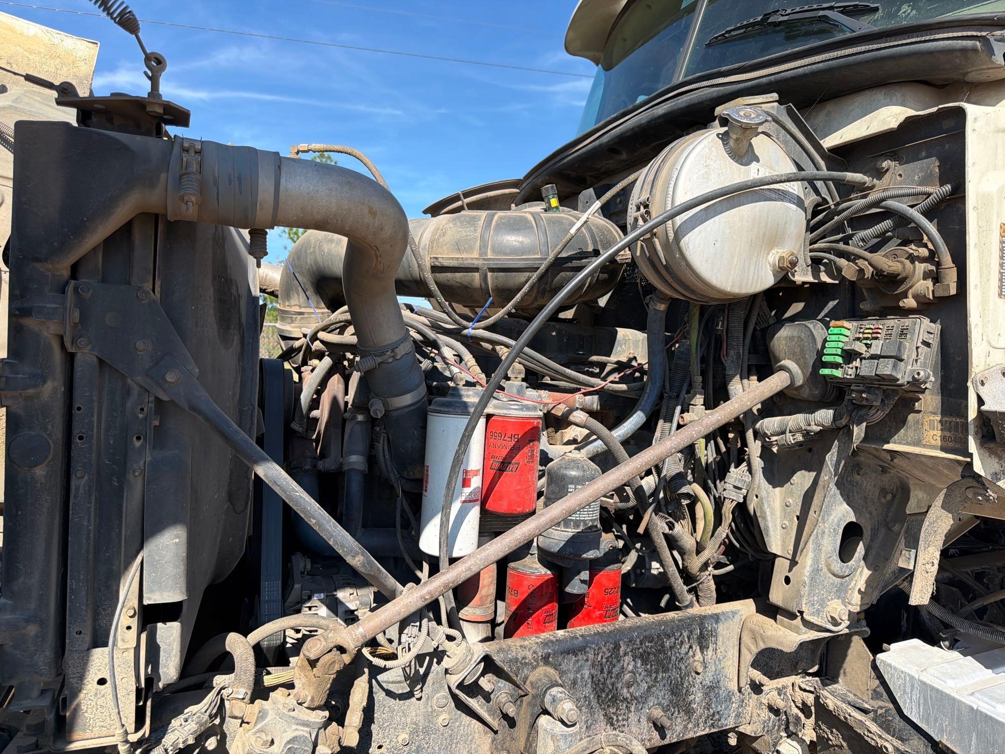 2001 Mack 613