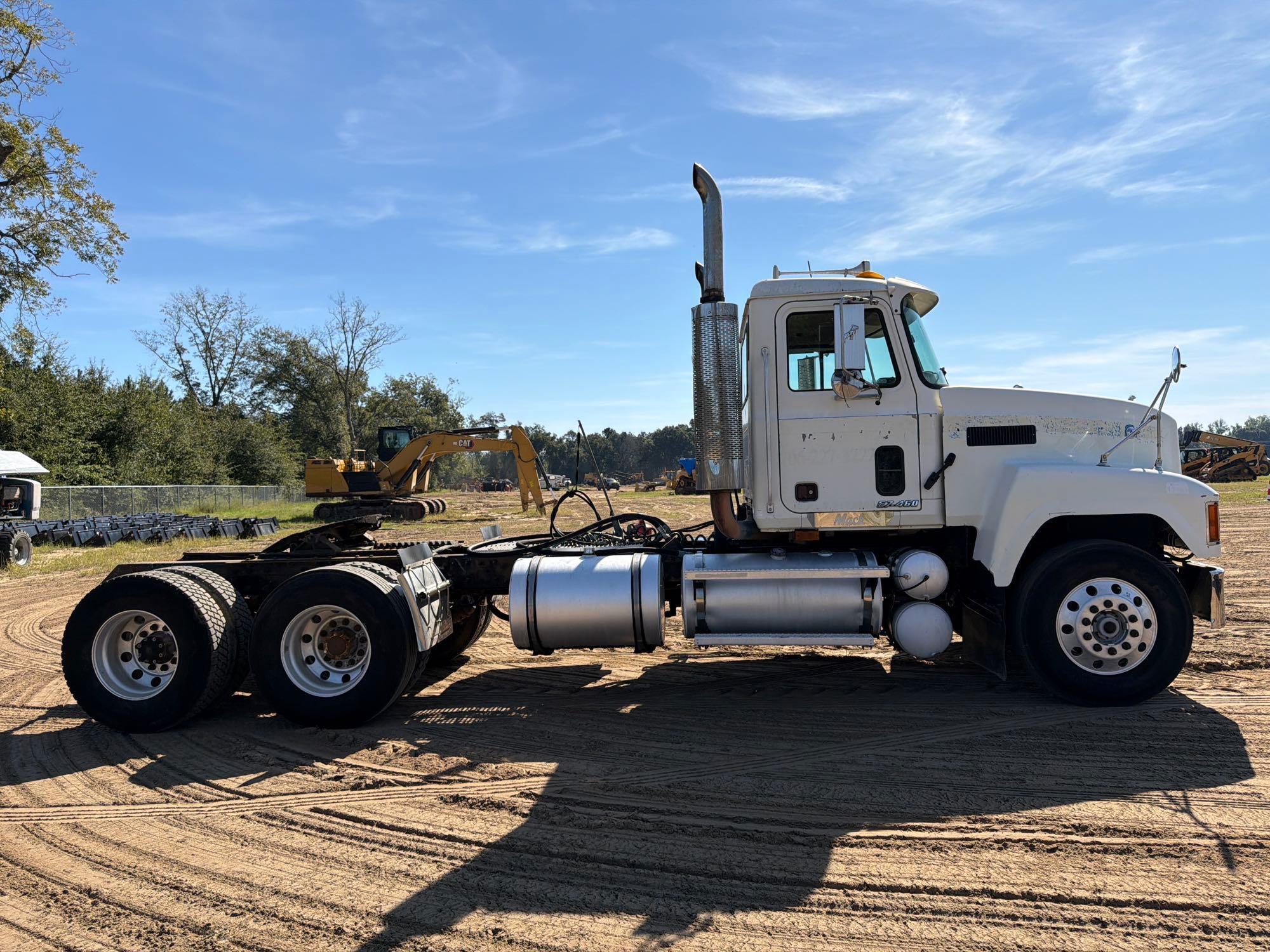 2001 Mack 613