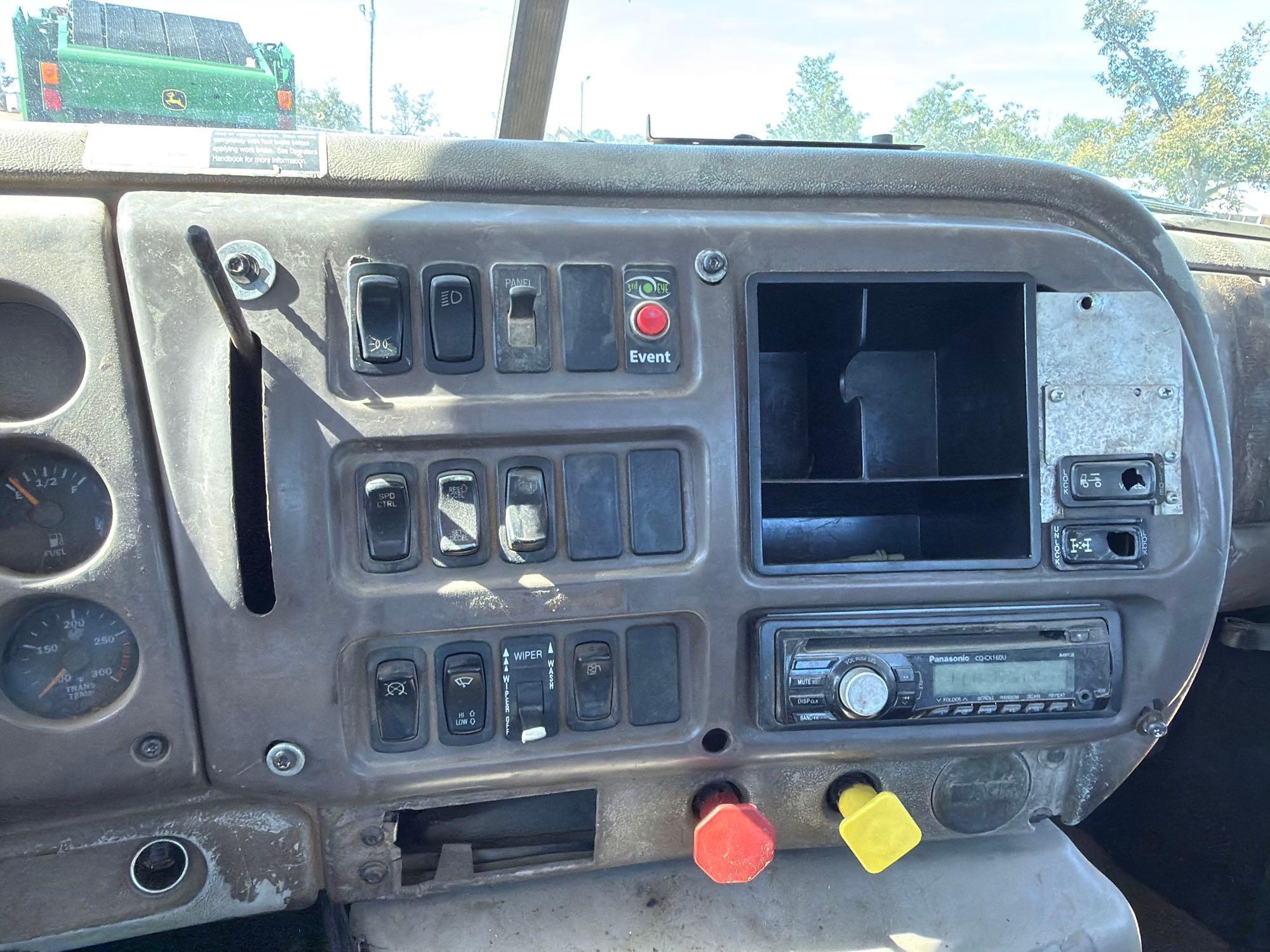 2001 Mack 613