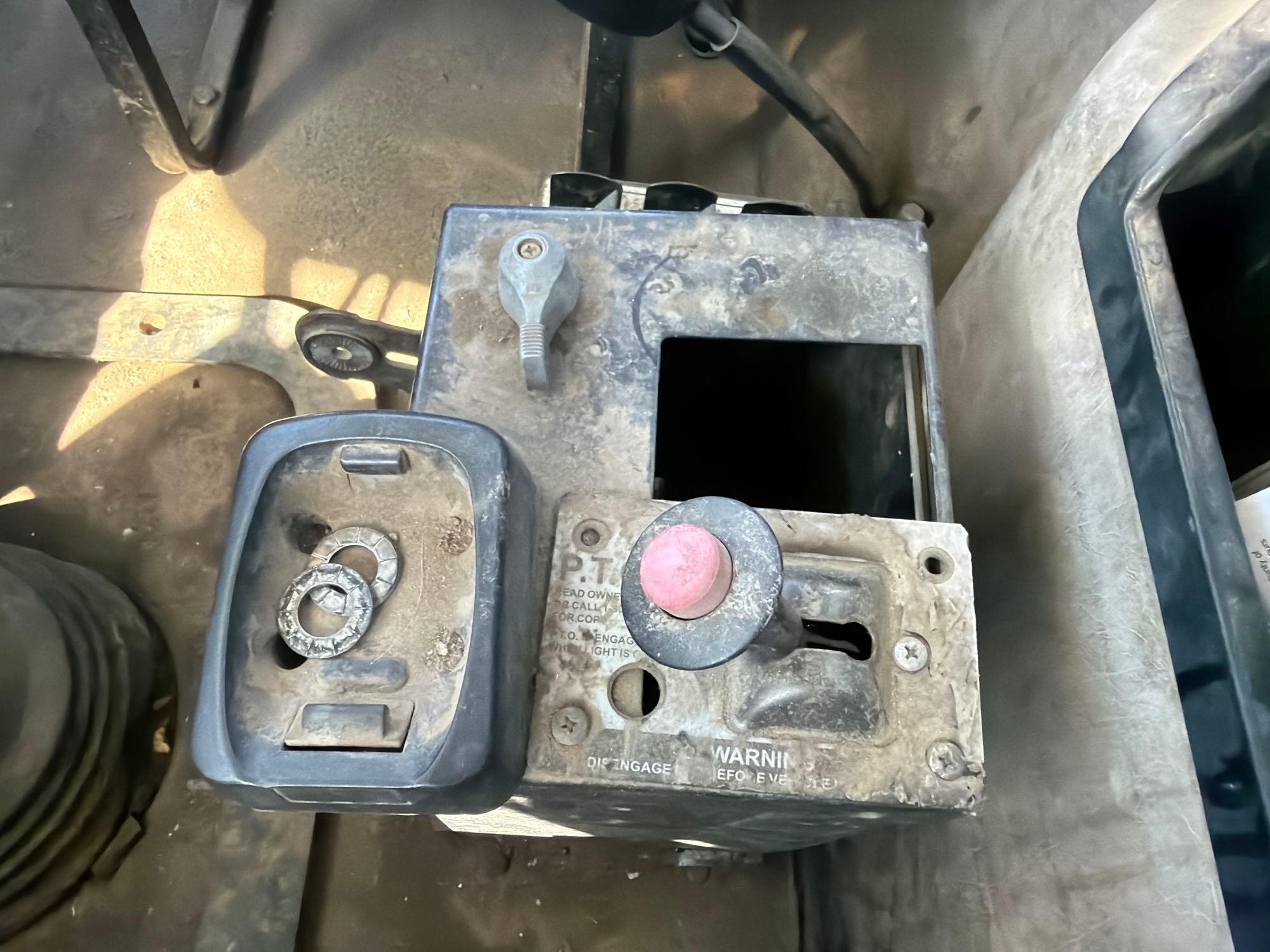2001 Mack 613