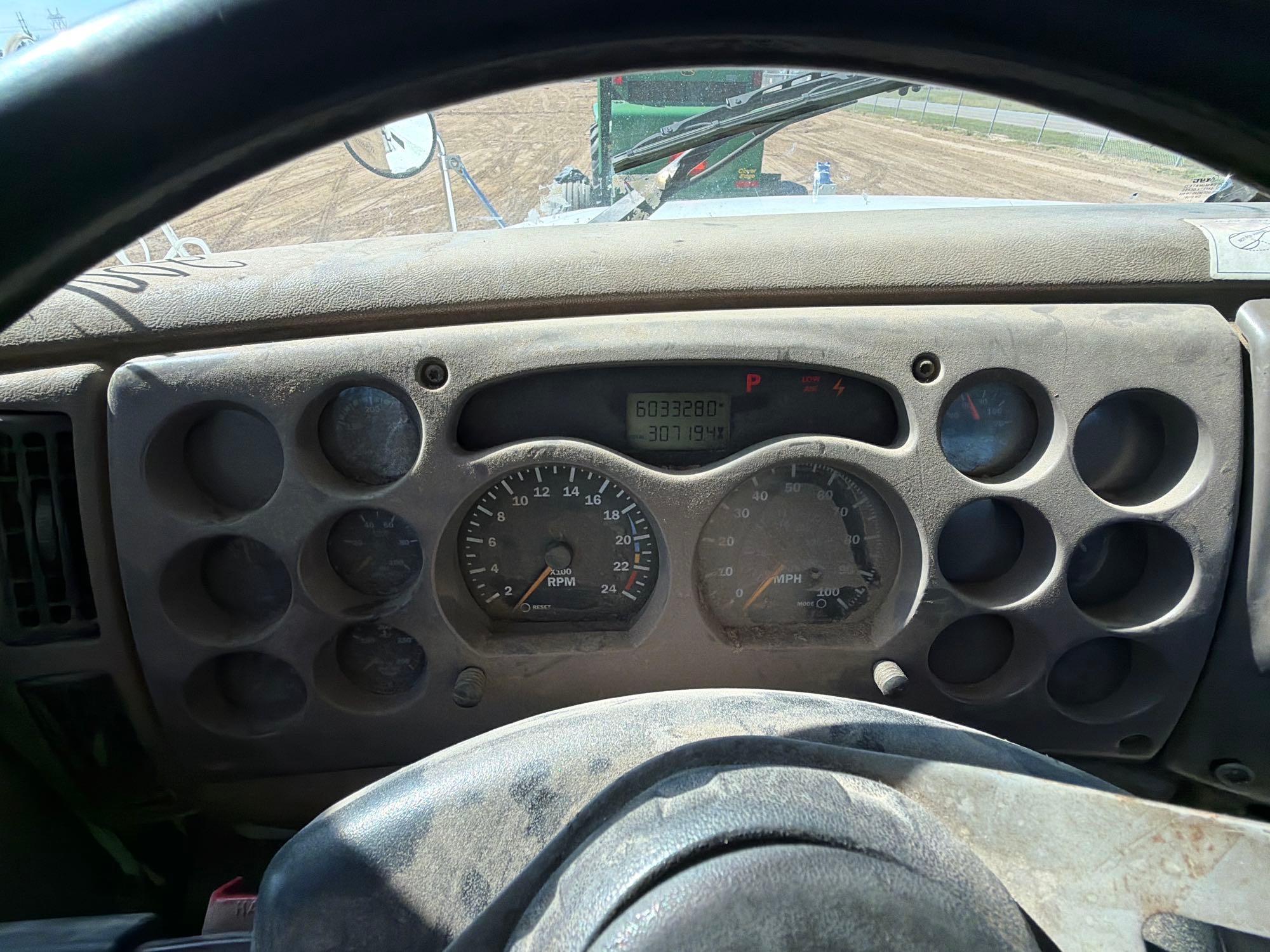 2001 Mack 613