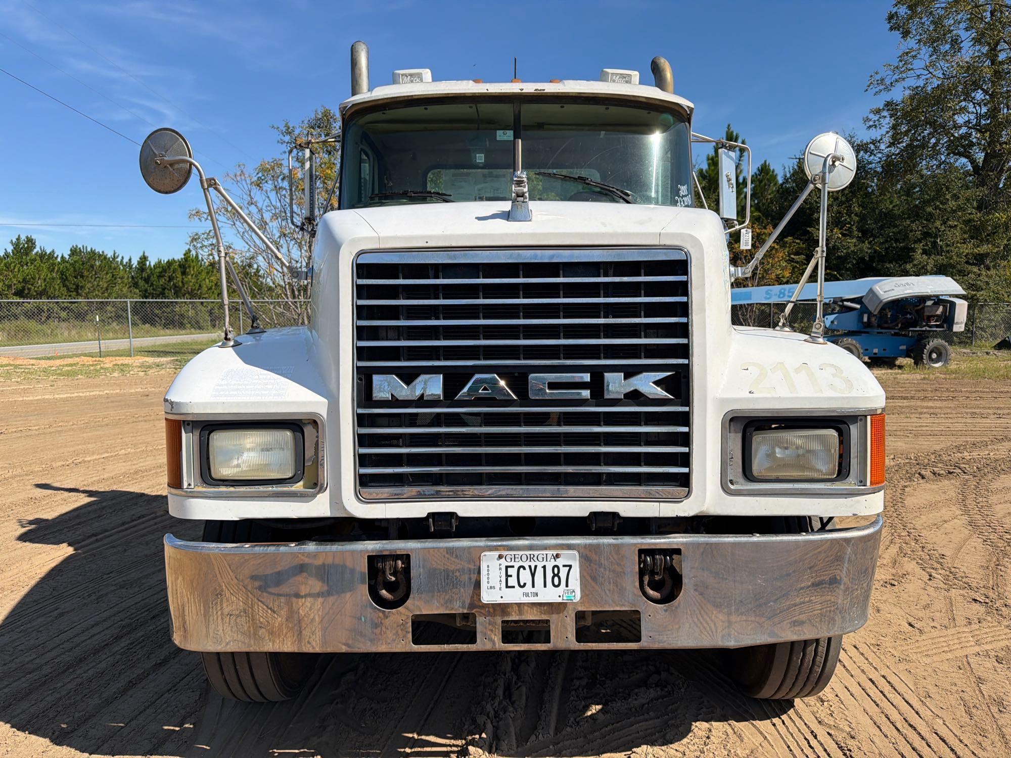2001 Mack 613