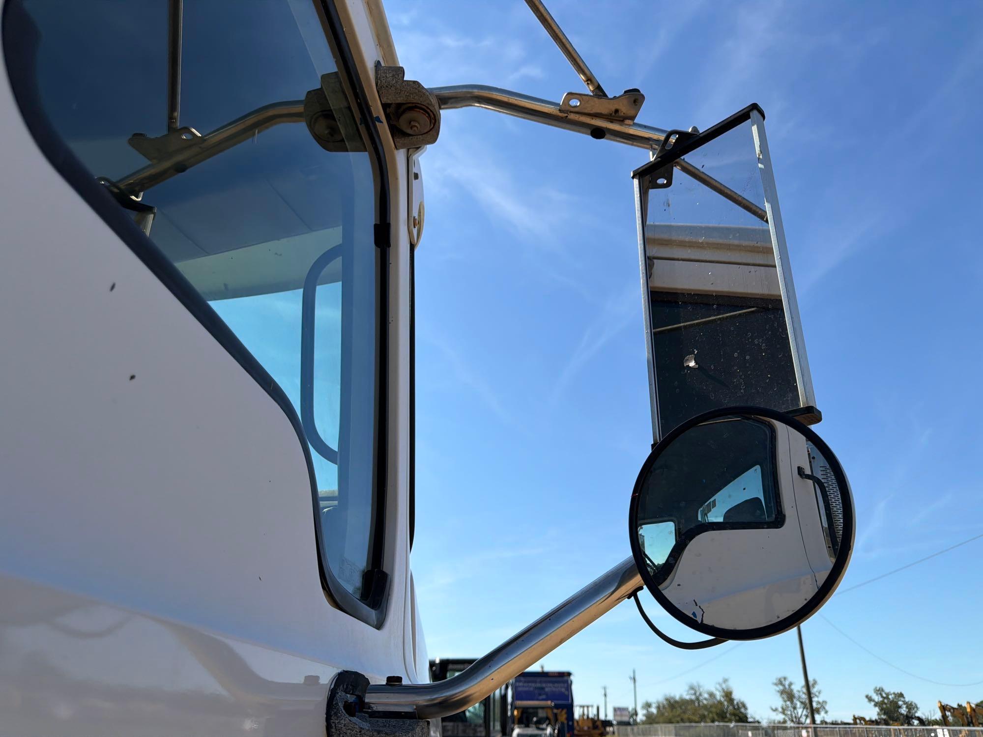 2006 Mack 613