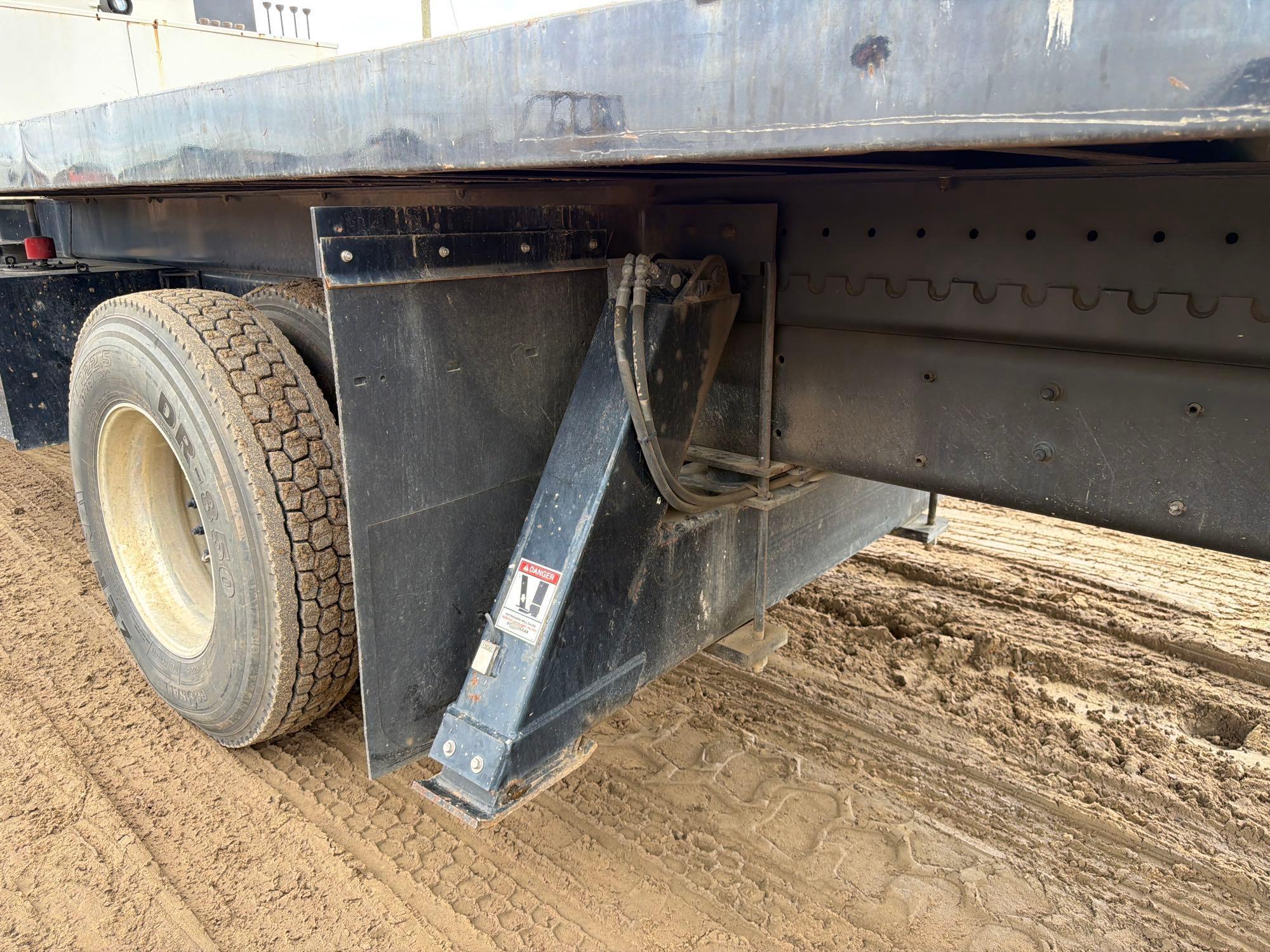 2020 Freightliner M2106