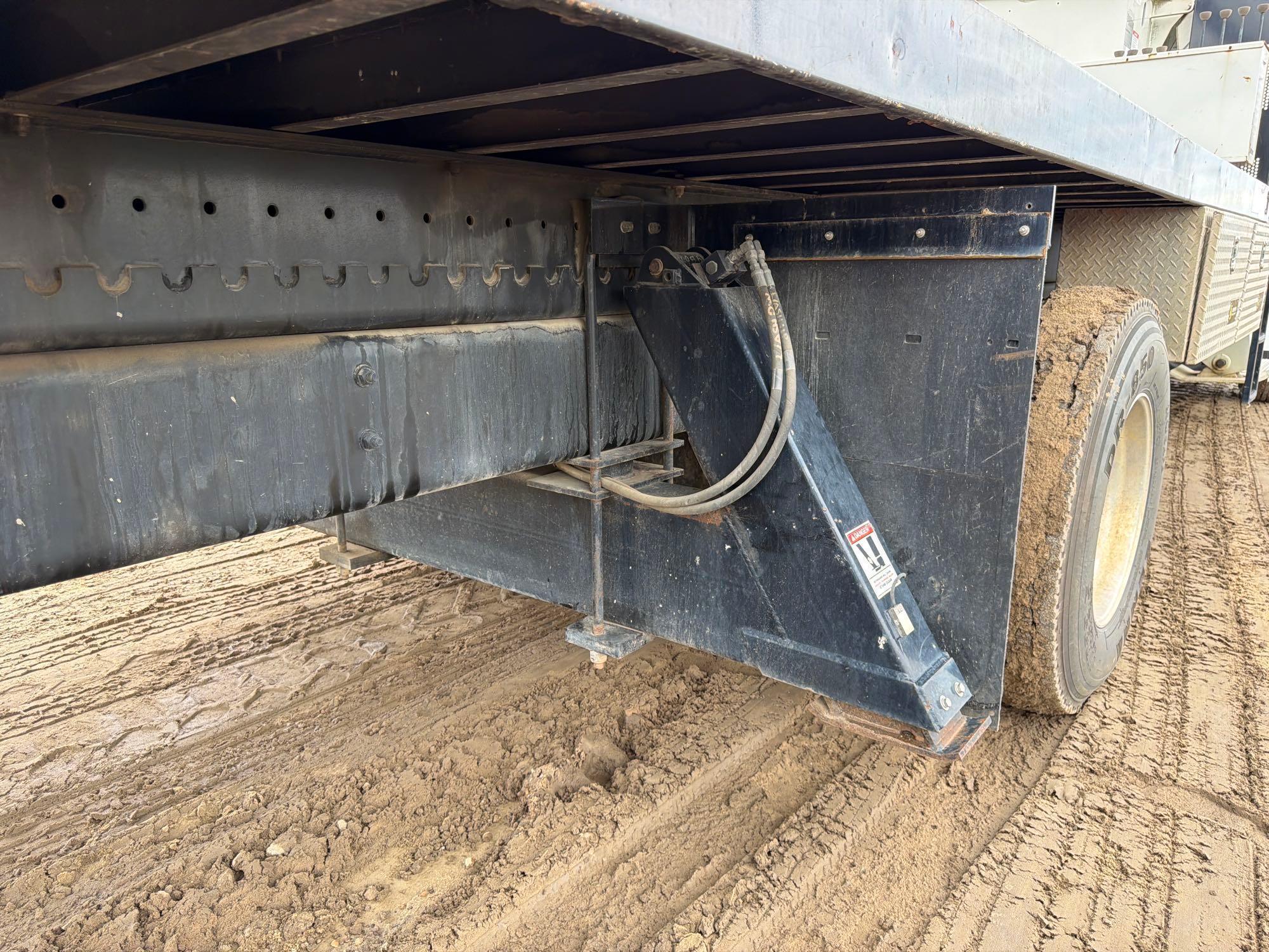 2020 Freightliner M2106