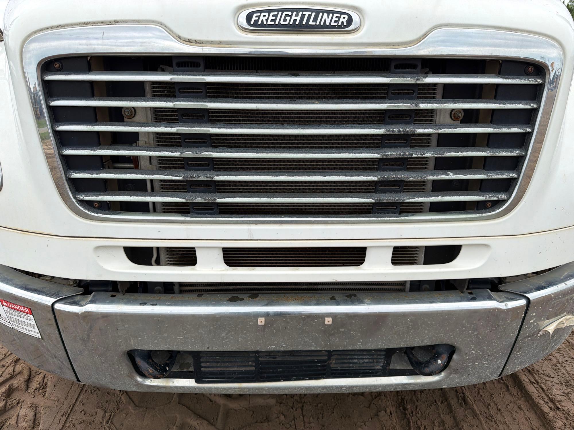 2020 Freightliner M2106