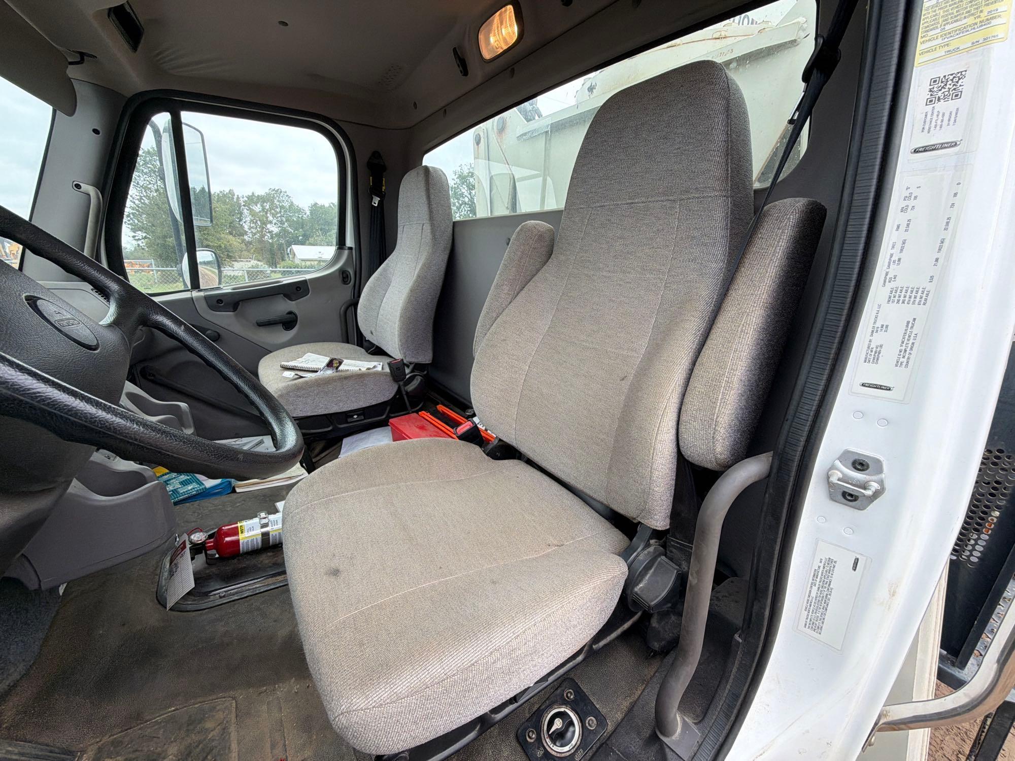 2020 Freightliner M2106