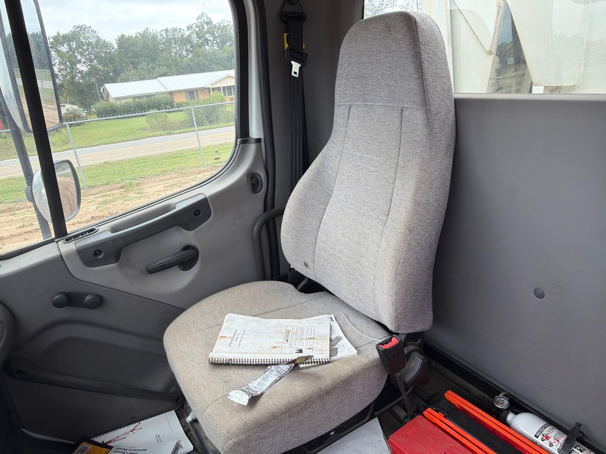 2020 Freightliner M2106
