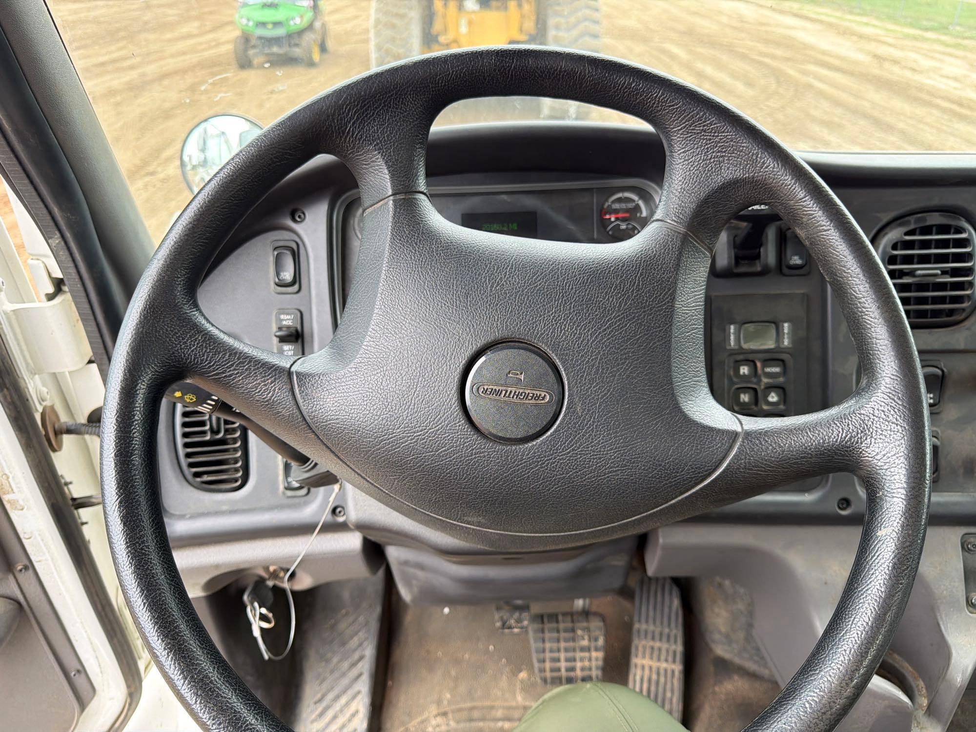 2020 Freightliner M2106