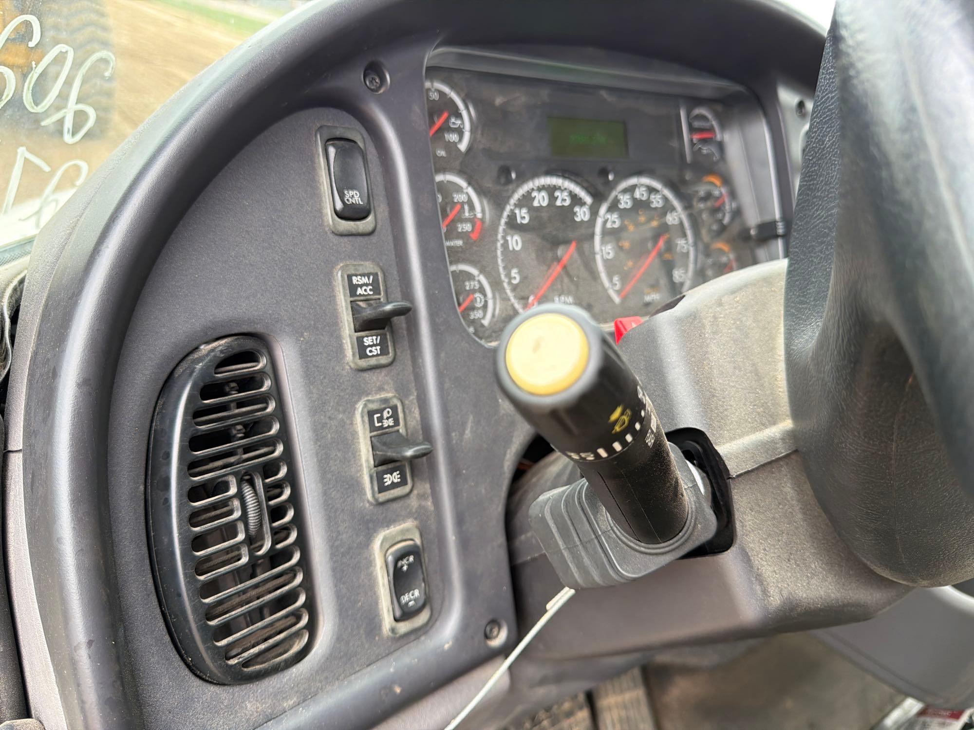 2020 Freightliner M2106